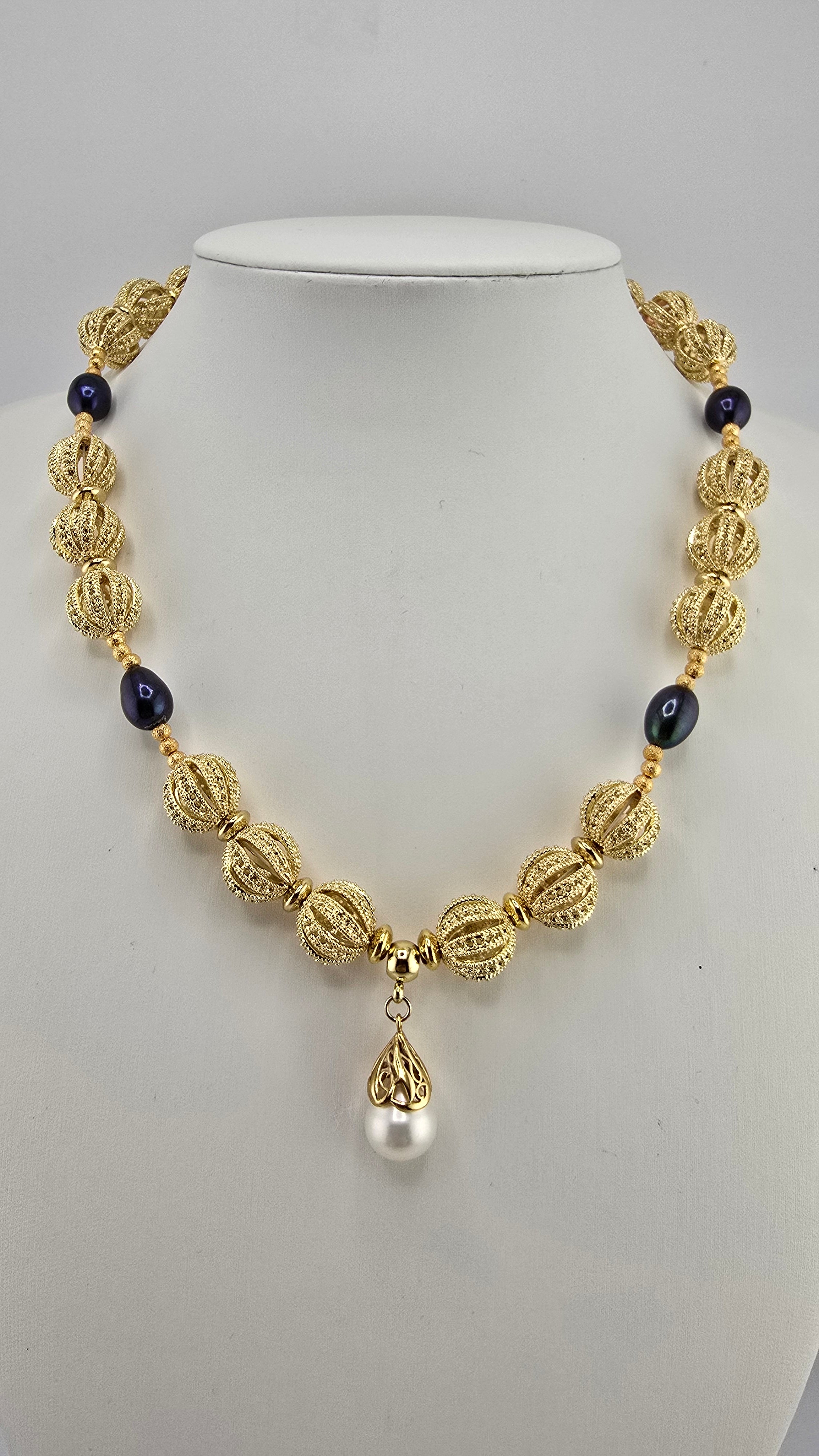 Collier avec pendentif en vermeil et perle de culture blanche luisante