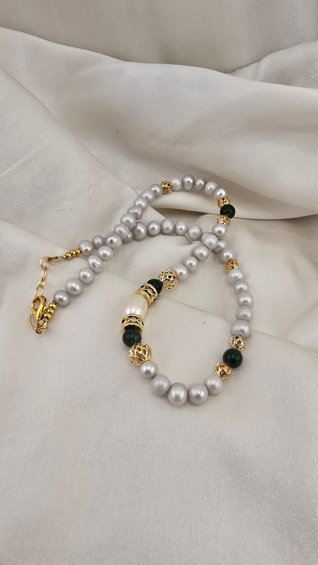 Cultured pearl and emerald necklace in its prestige box