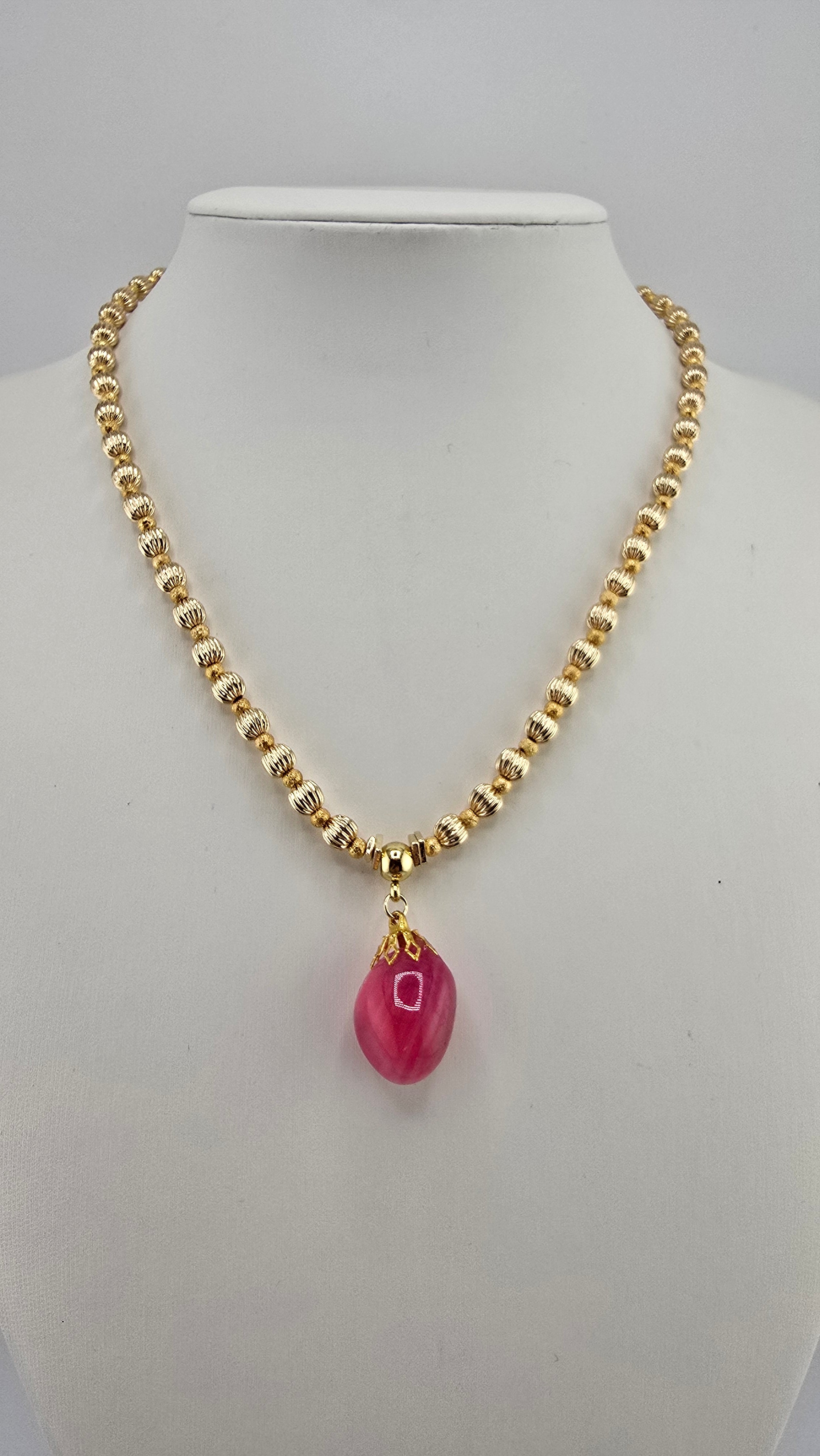Collier avec pendentif en agate rose
