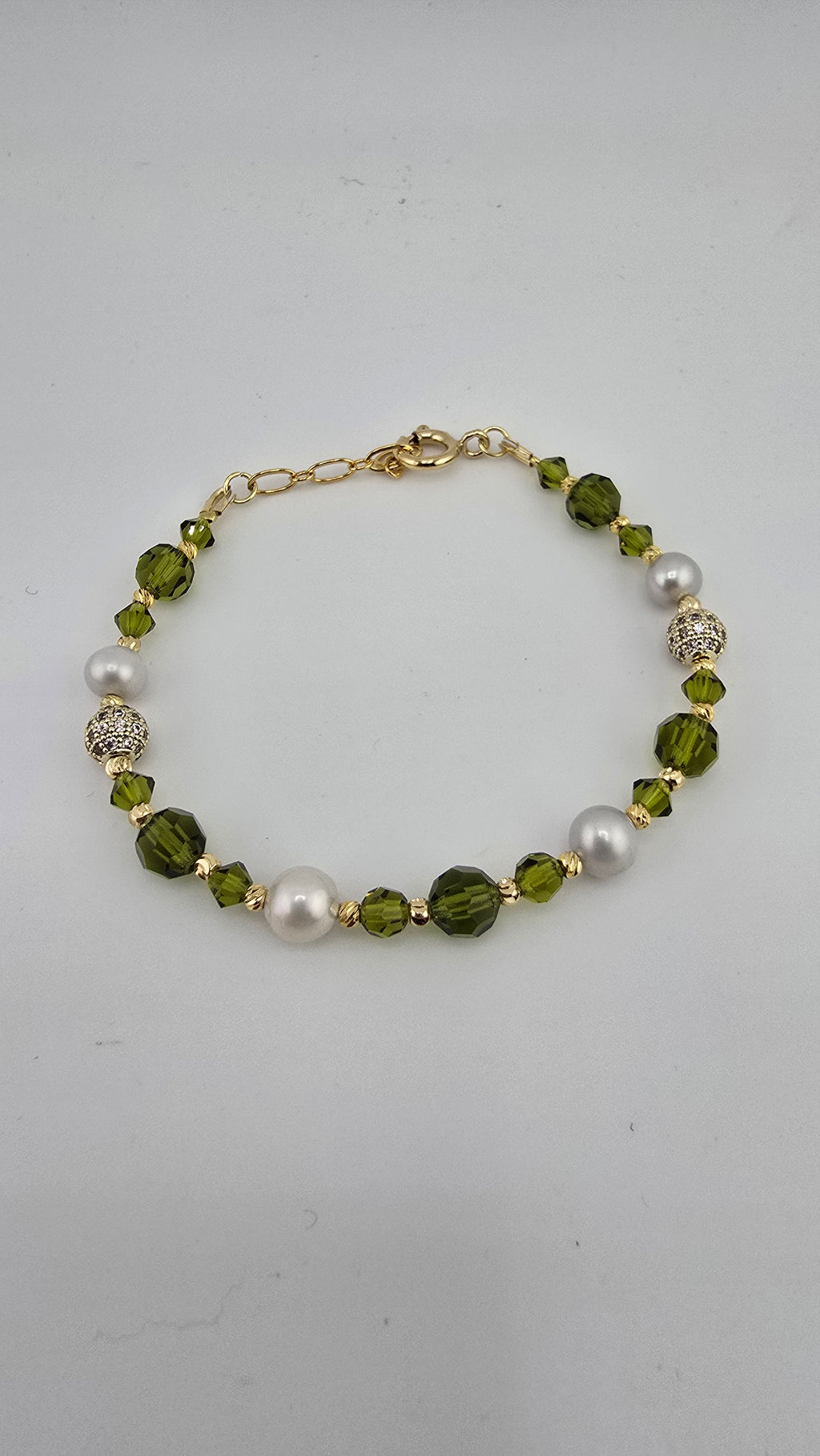 Bracelet en perles de culture et cristal vert