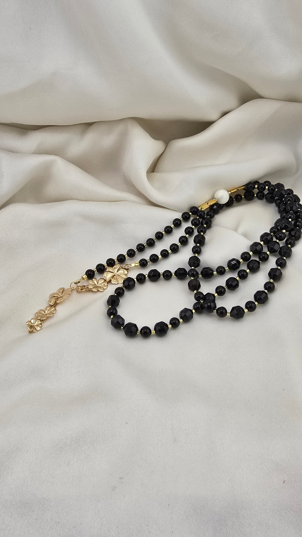 sautoir en ONYX et perle blanche en Nacre