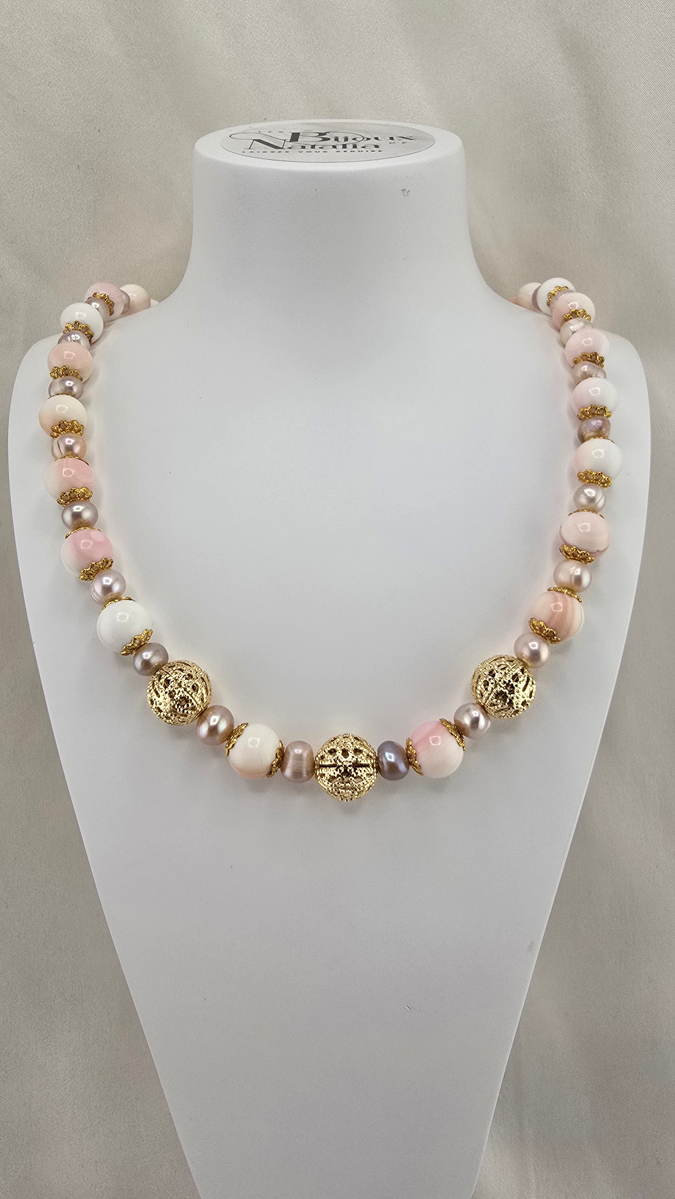 Collier en perles de culture et perles de Lambi
