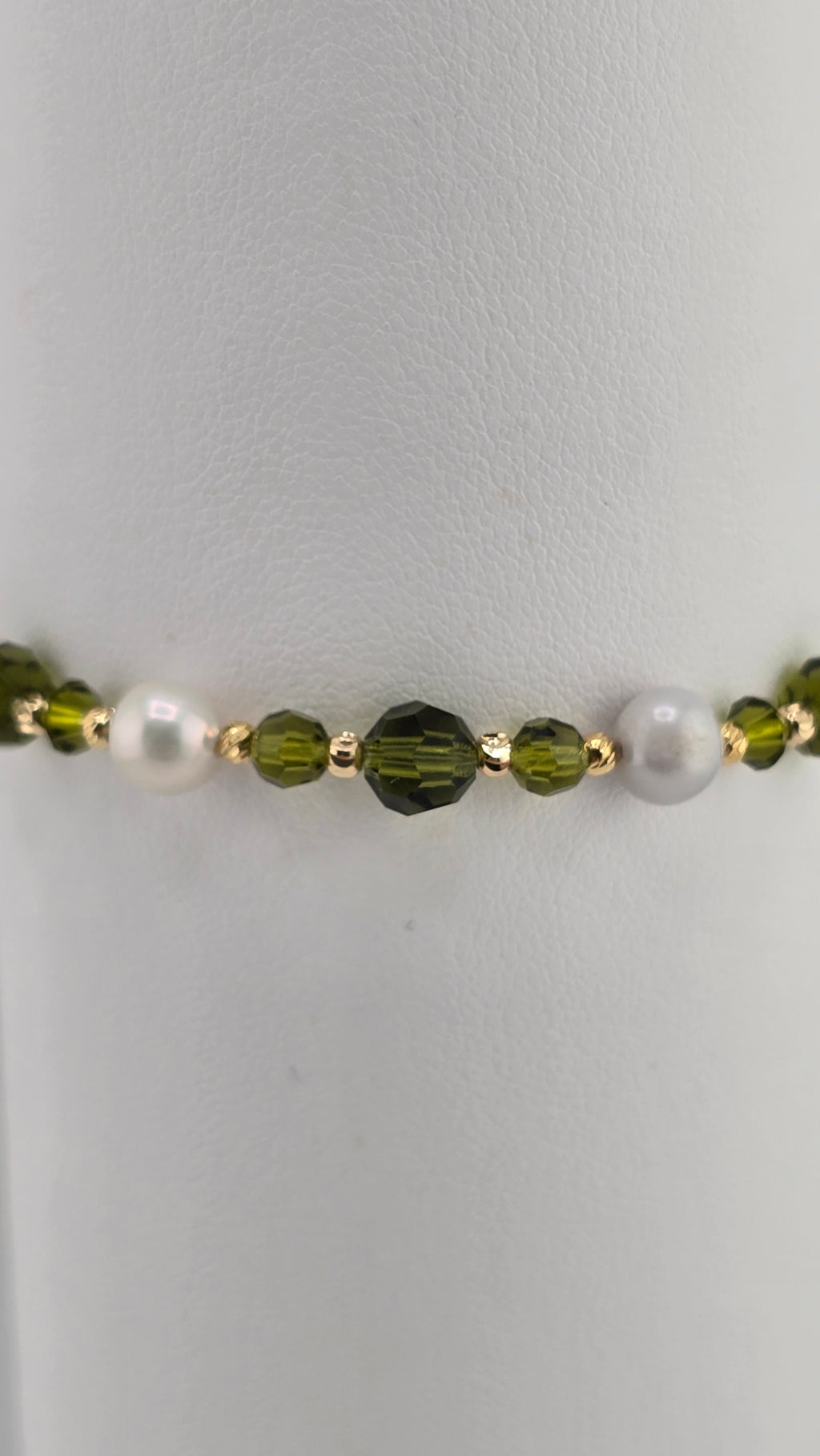 Bracelet en perles de culture et cristal vert