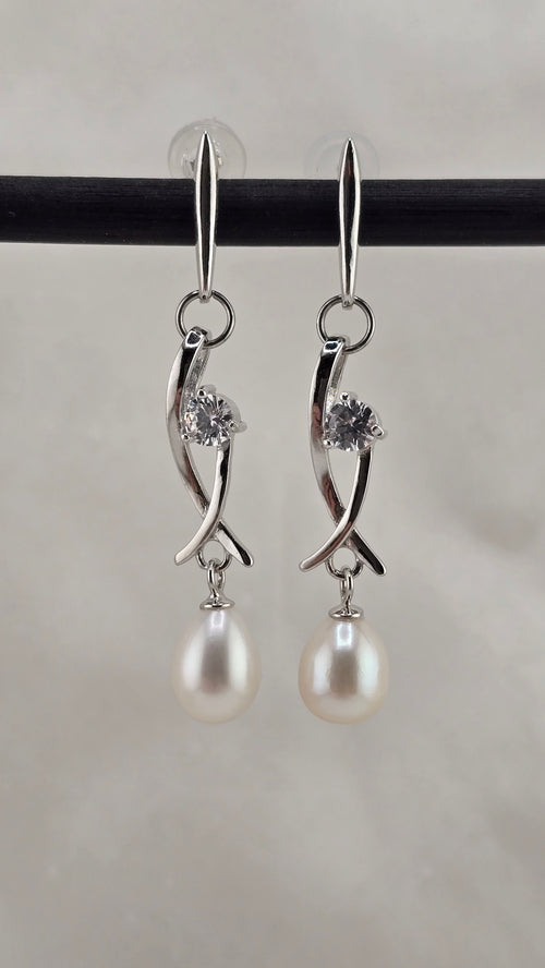 Boucles d oreilles en perles de culture blanche et olive