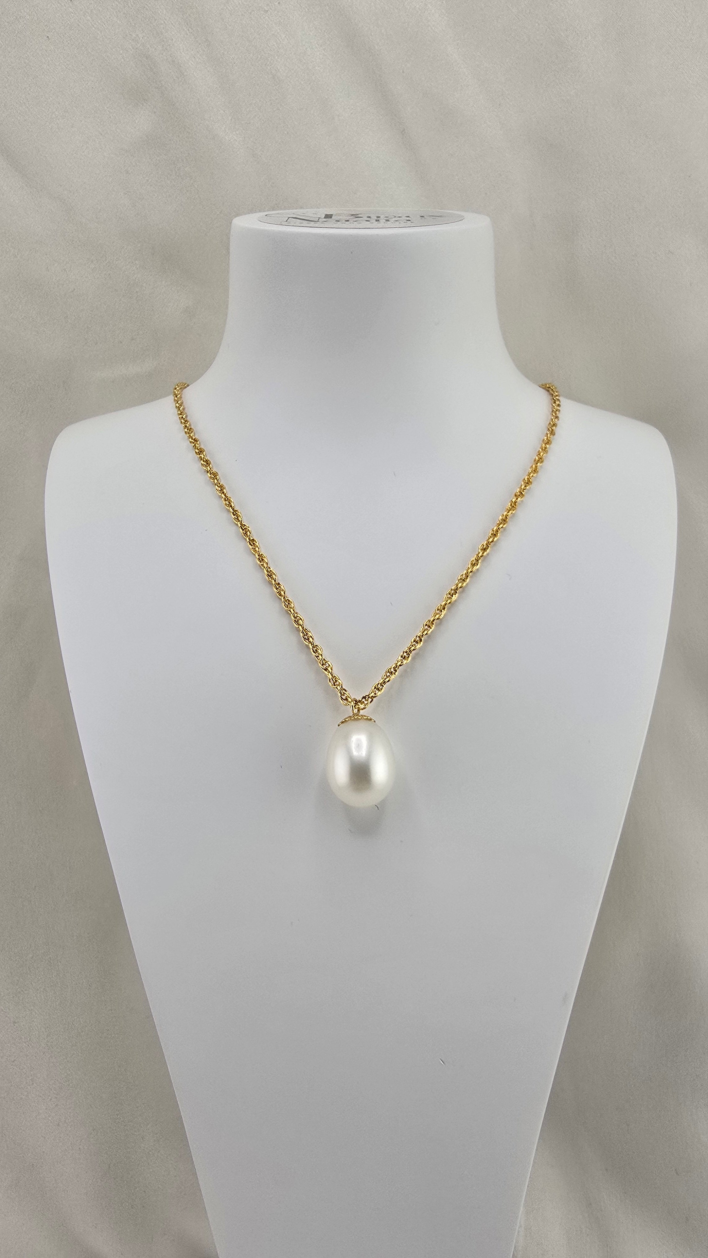 Perle de culture blanche très beau lustre