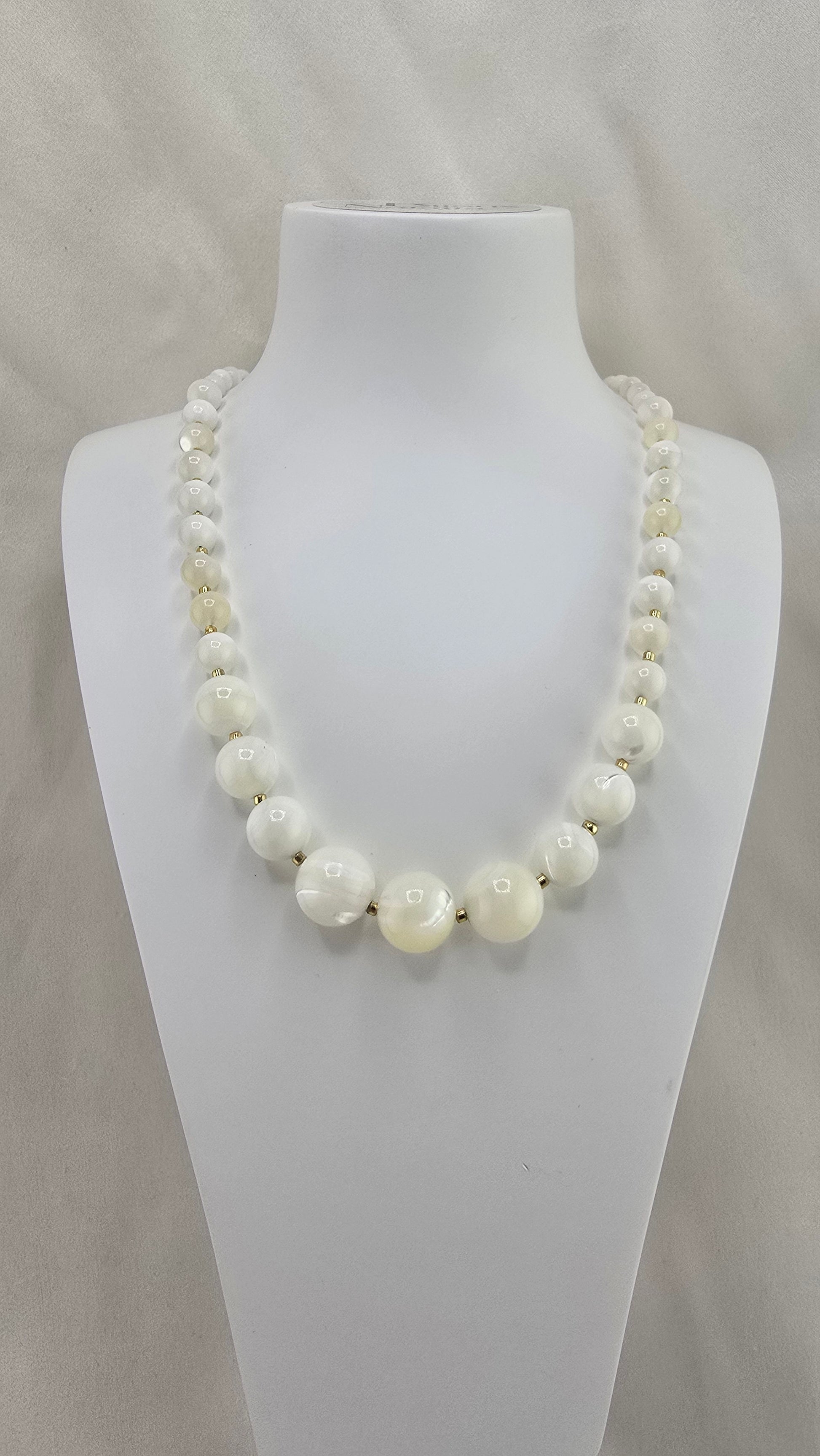 Collier en Nacre blanche