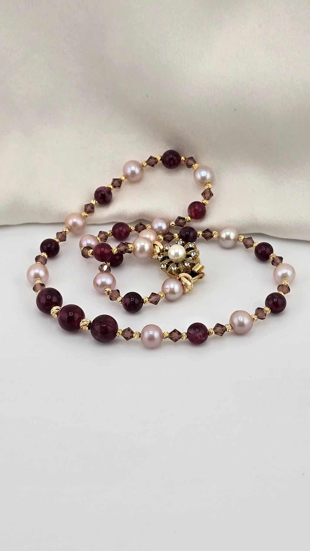 Collier éclat précieux en perles de culture et Rubis