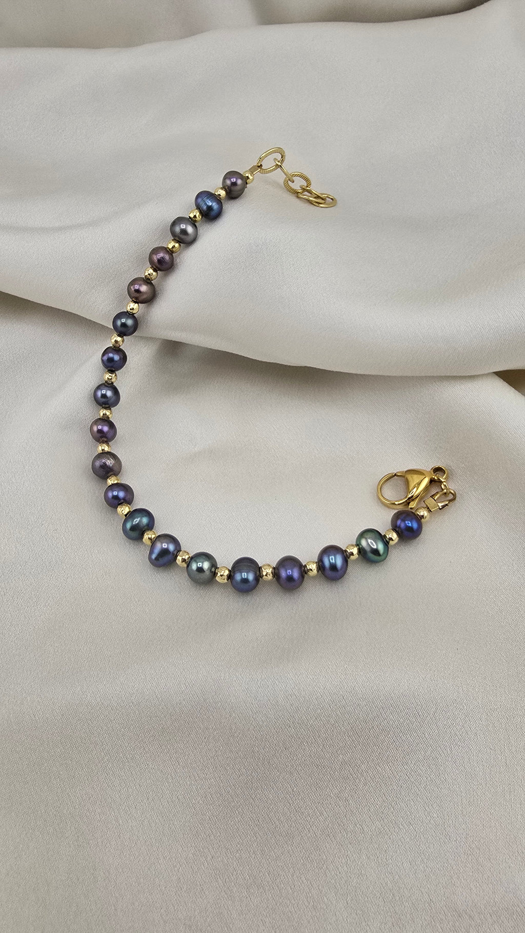 Bracelet en perles de culture bleu marine et vermeil
