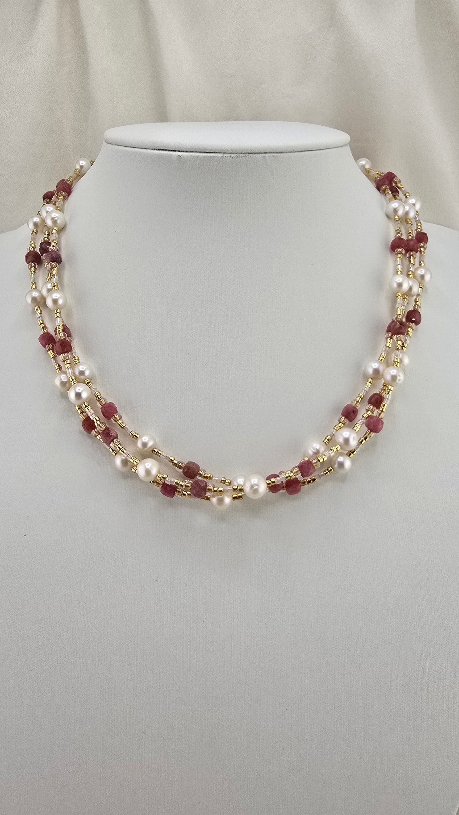 Cultured pearl and Rhodonite necklace in its case