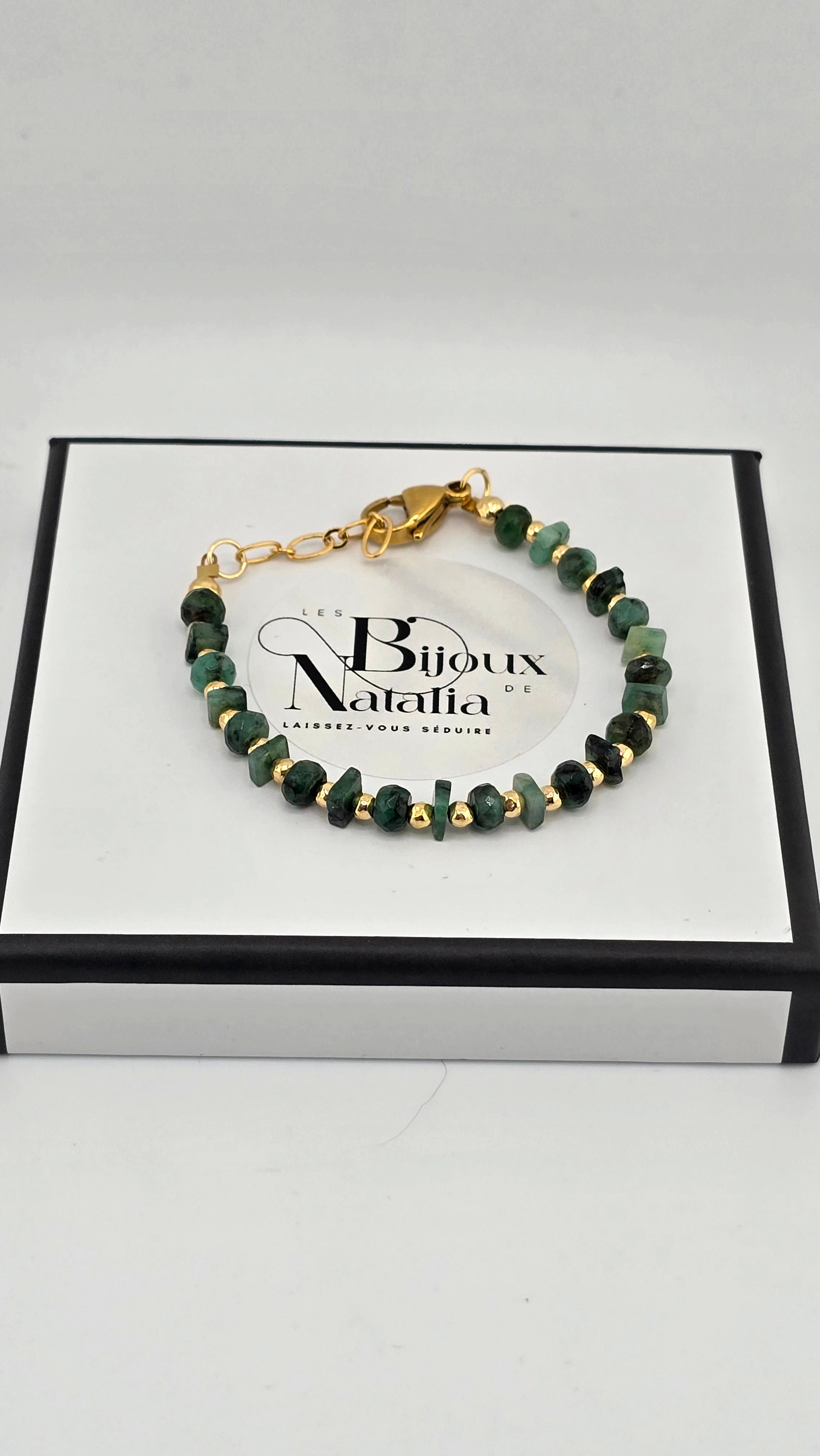 Bracelet en Emeraude et perles or rondes et lisses