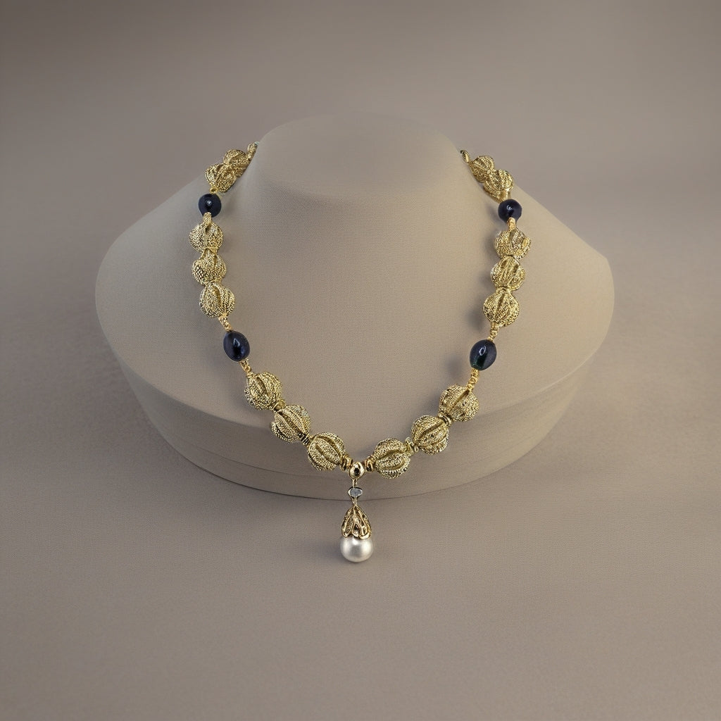 Collier avec pendentif en vermeil et perle de culture blanche luisante