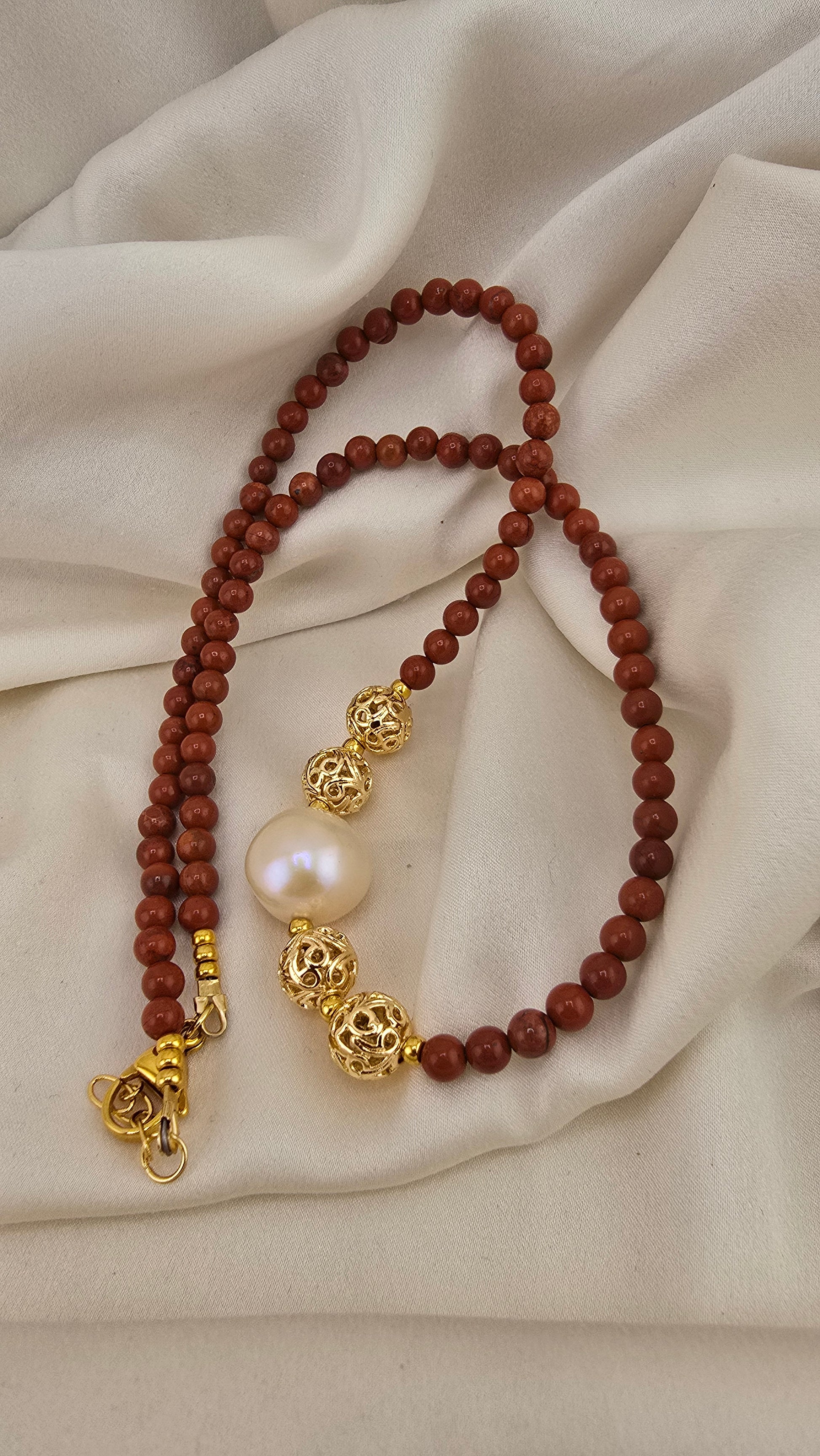 Collier en Jaspe rouge et pendentif perle de culture baroque