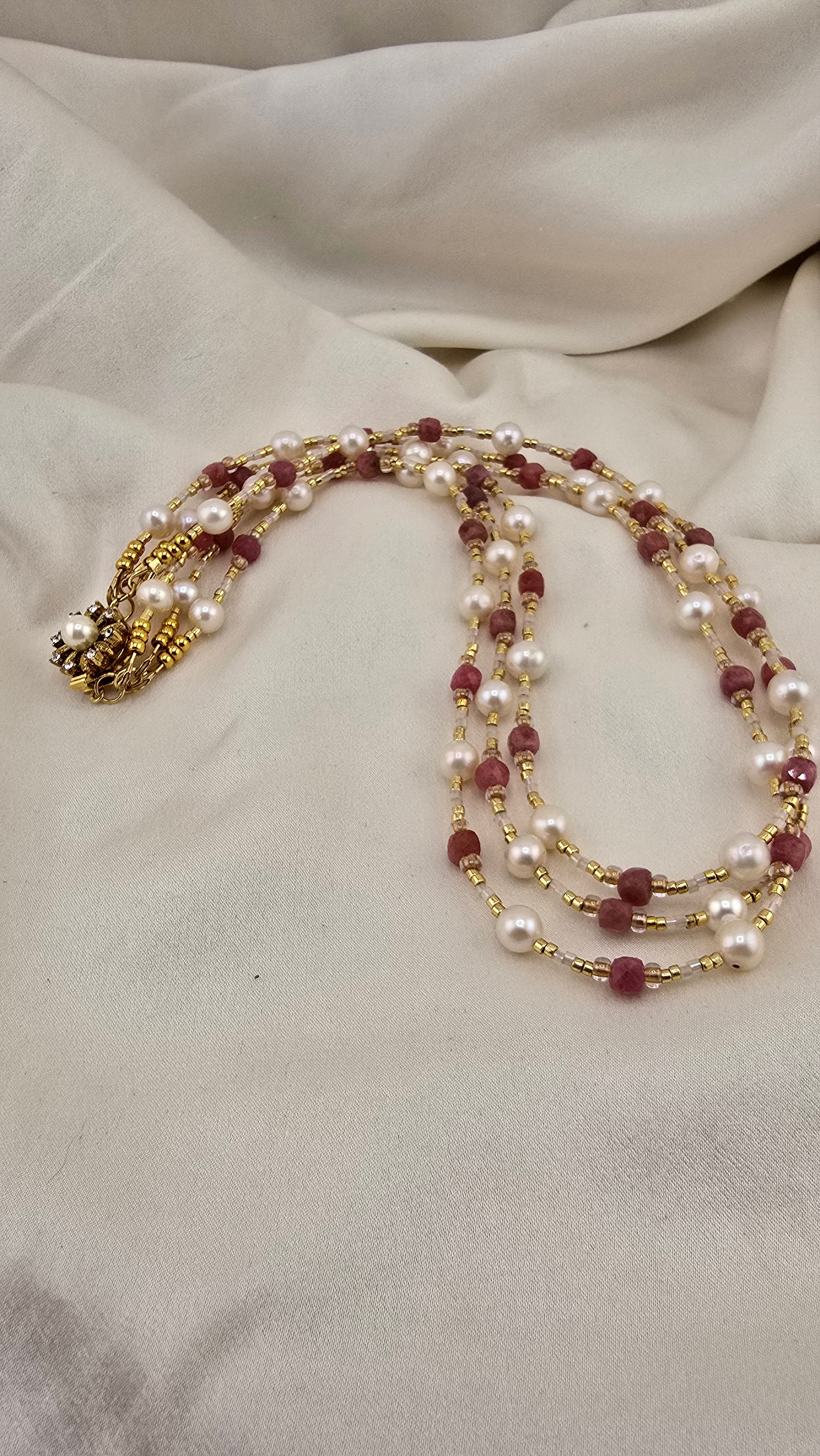 Cultured pearl and Rhodonite necklace in its case