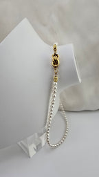 Collier en perles de culture rondes et blanches dans son écrin