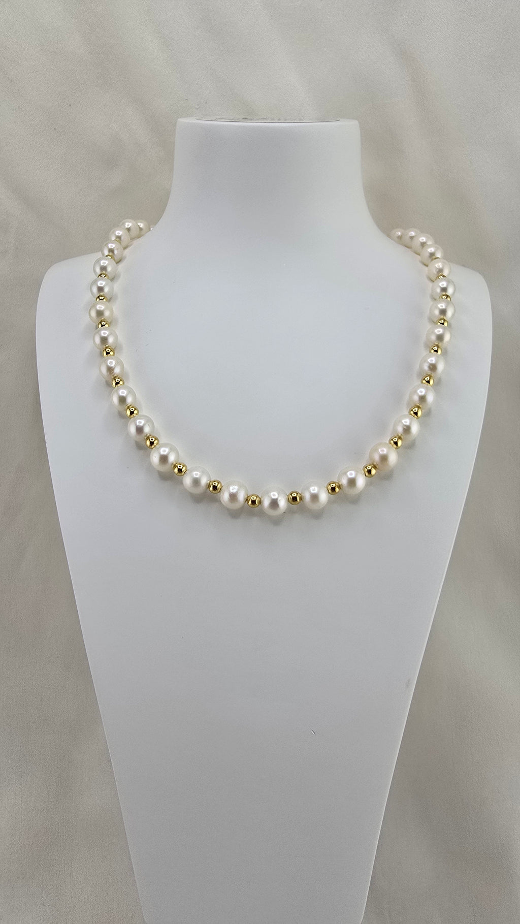 Collier ras du cou en perles de culture dans son écrin