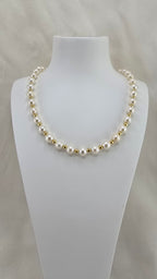 Collier ras du cou en perles de culture dans son écrin