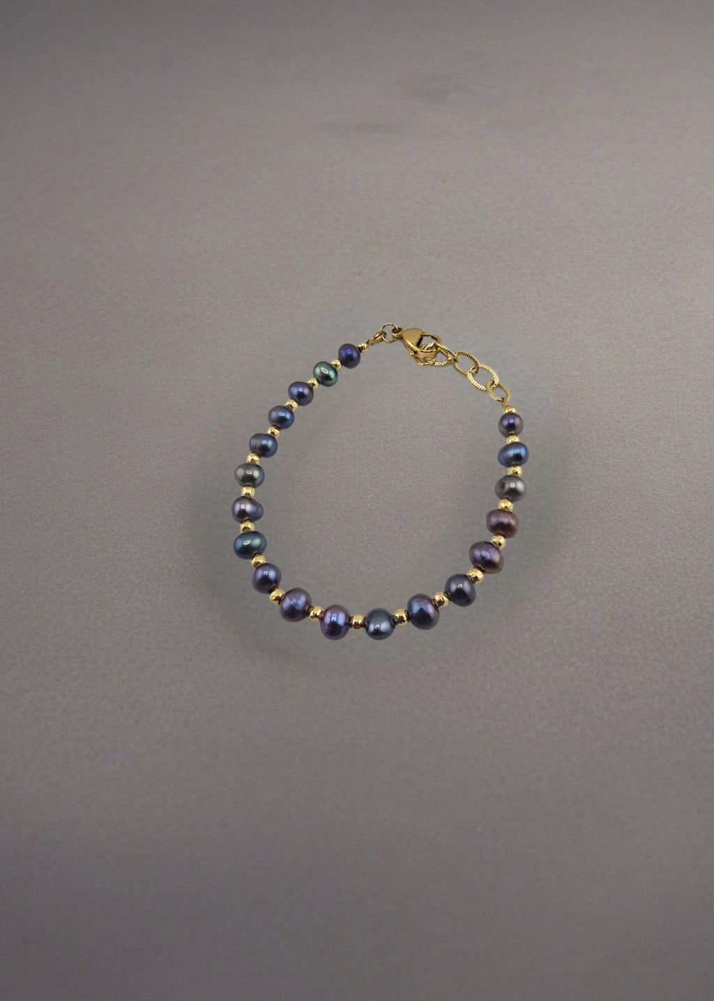 Bracelet en perles de culture bleu marine et vermeil