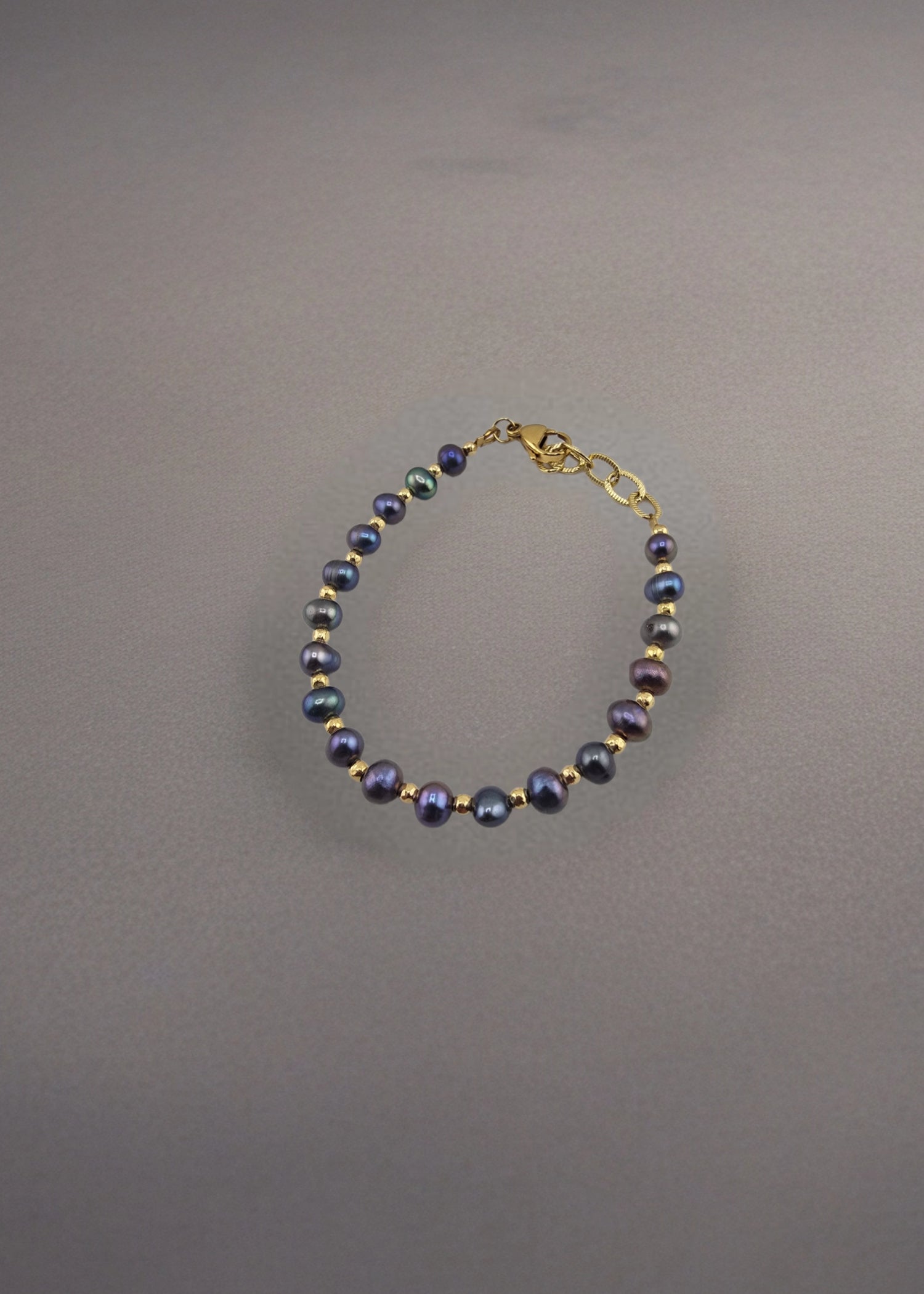 Bracelet en perles de culture bleu marine et vermeil