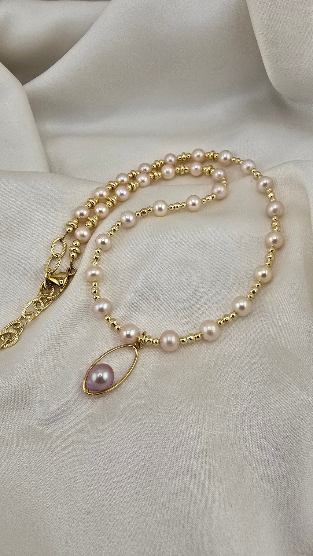 Collier en perles de culture poudrée