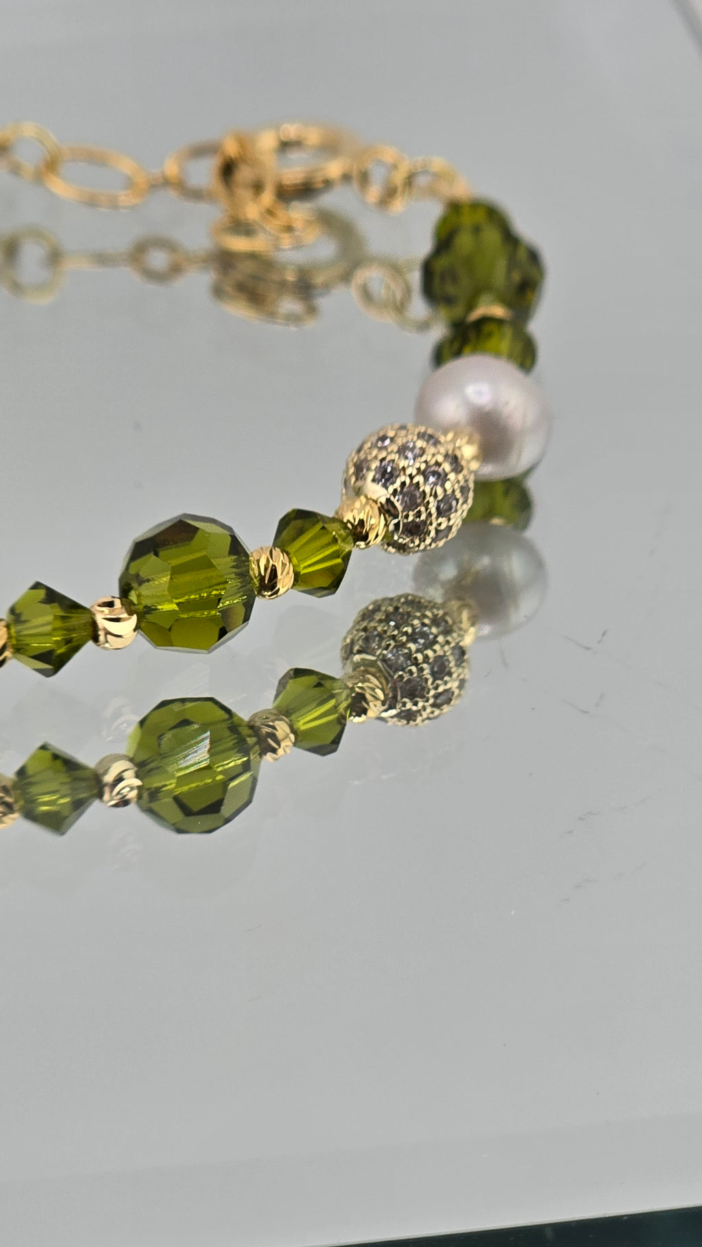 Bracelet en perles de culture et cristal vert