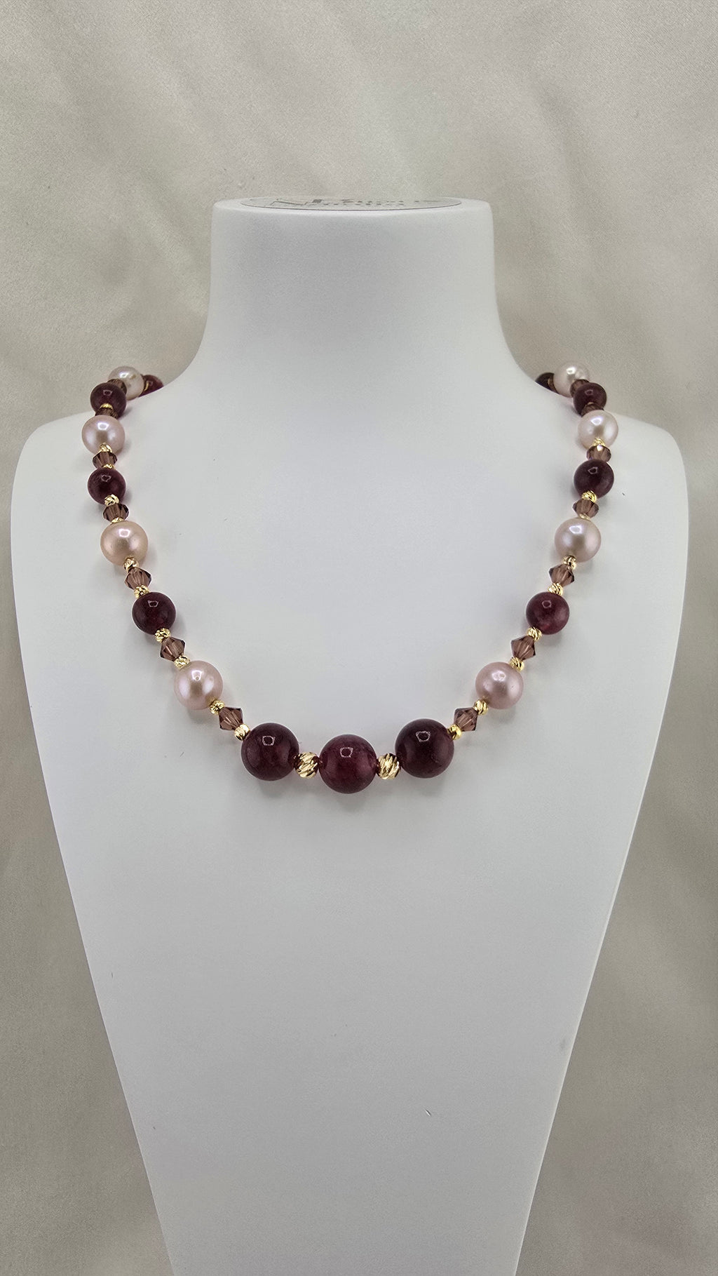 Collier éclat précieux en perles de culture et Rubis
