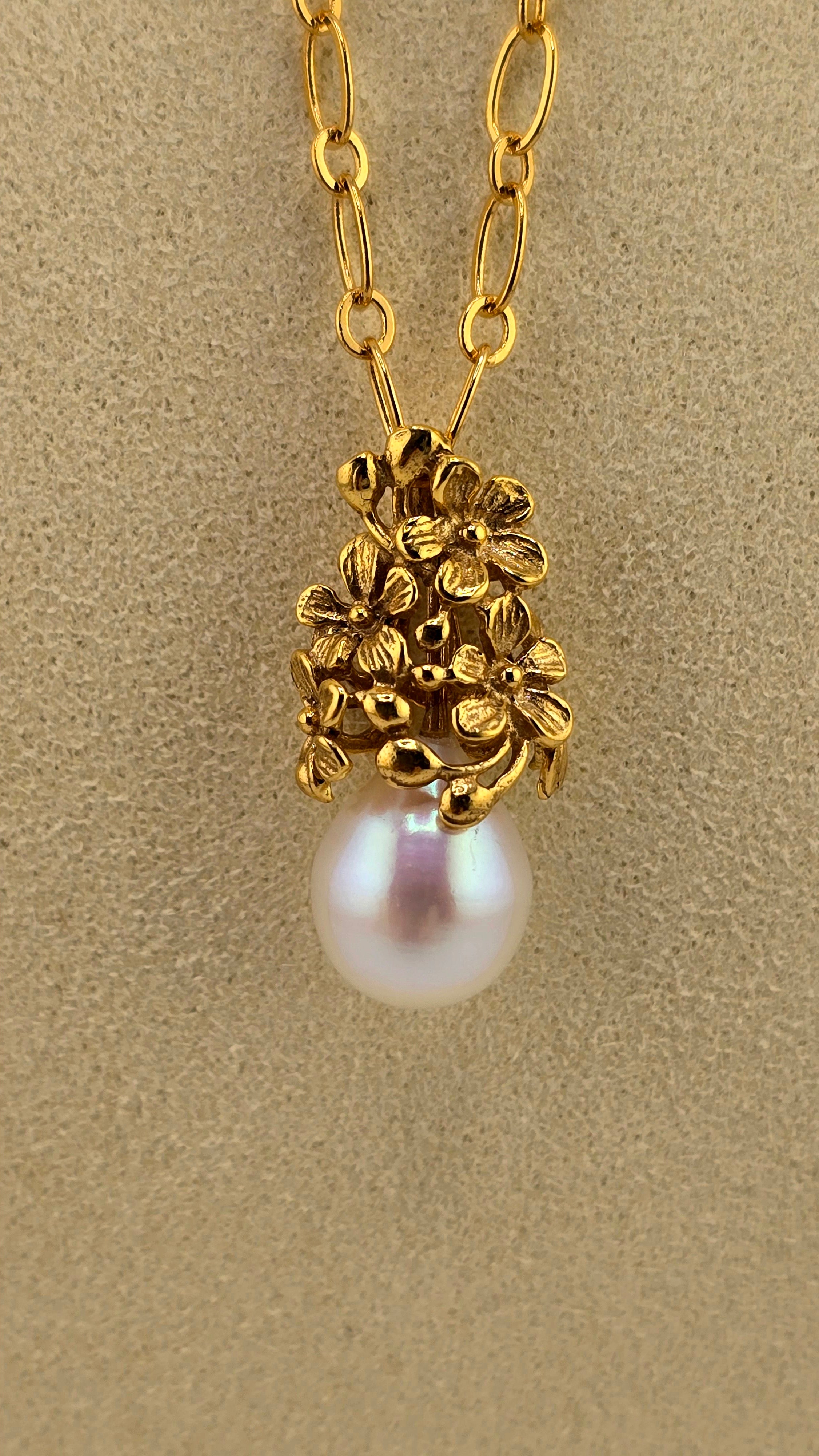 Collier chaine avec pendentif vermeil et perle de culture.