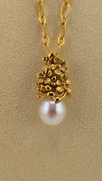 Collier chaine avec pendentif vermeil et perle de culture.