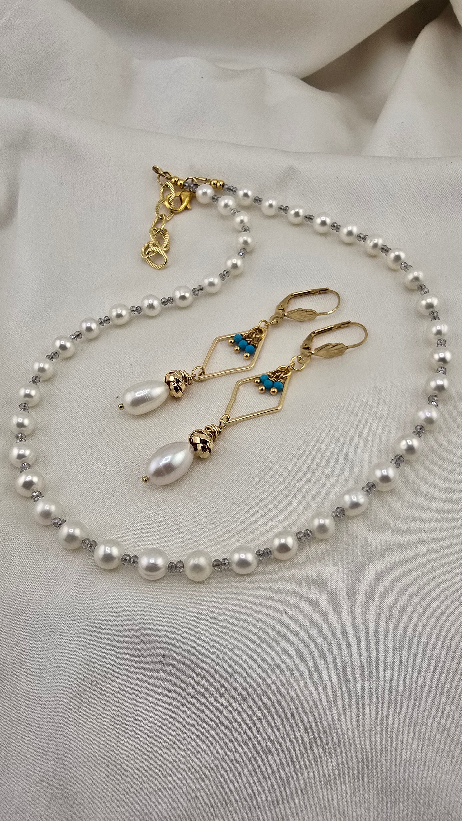 Collier avec perles de culture et Aigue marine dans son coffret prestige