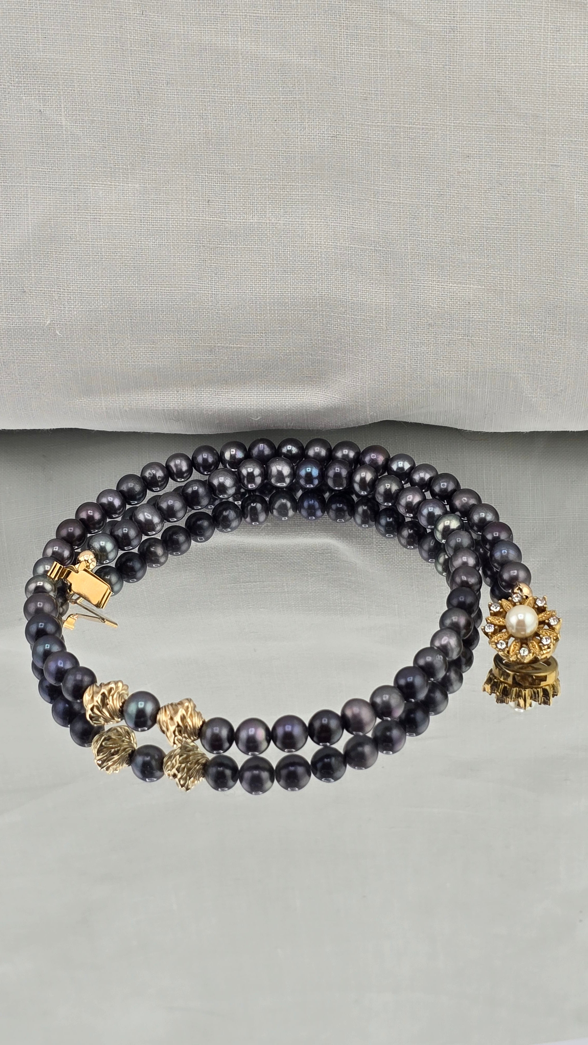 Collier en perles de culture bleu foncé et vermeil