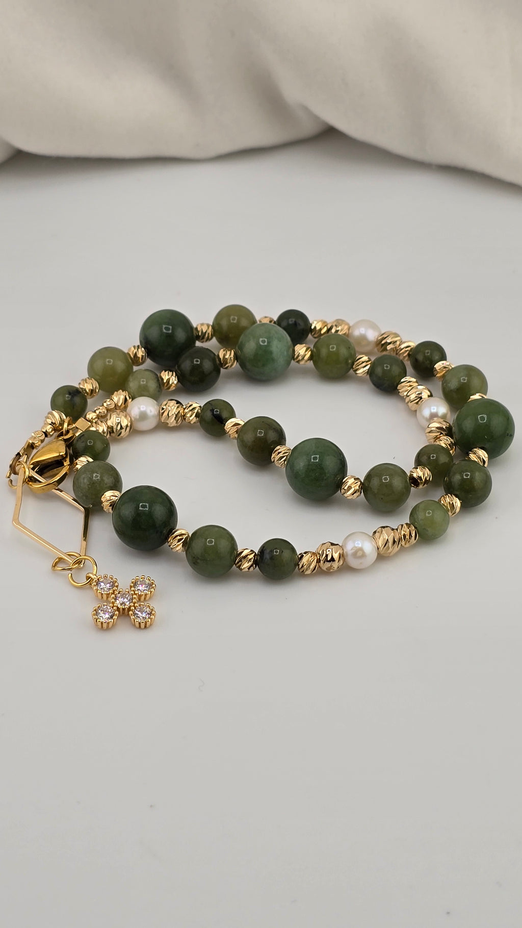 Collier en Perles de culture et Jade.