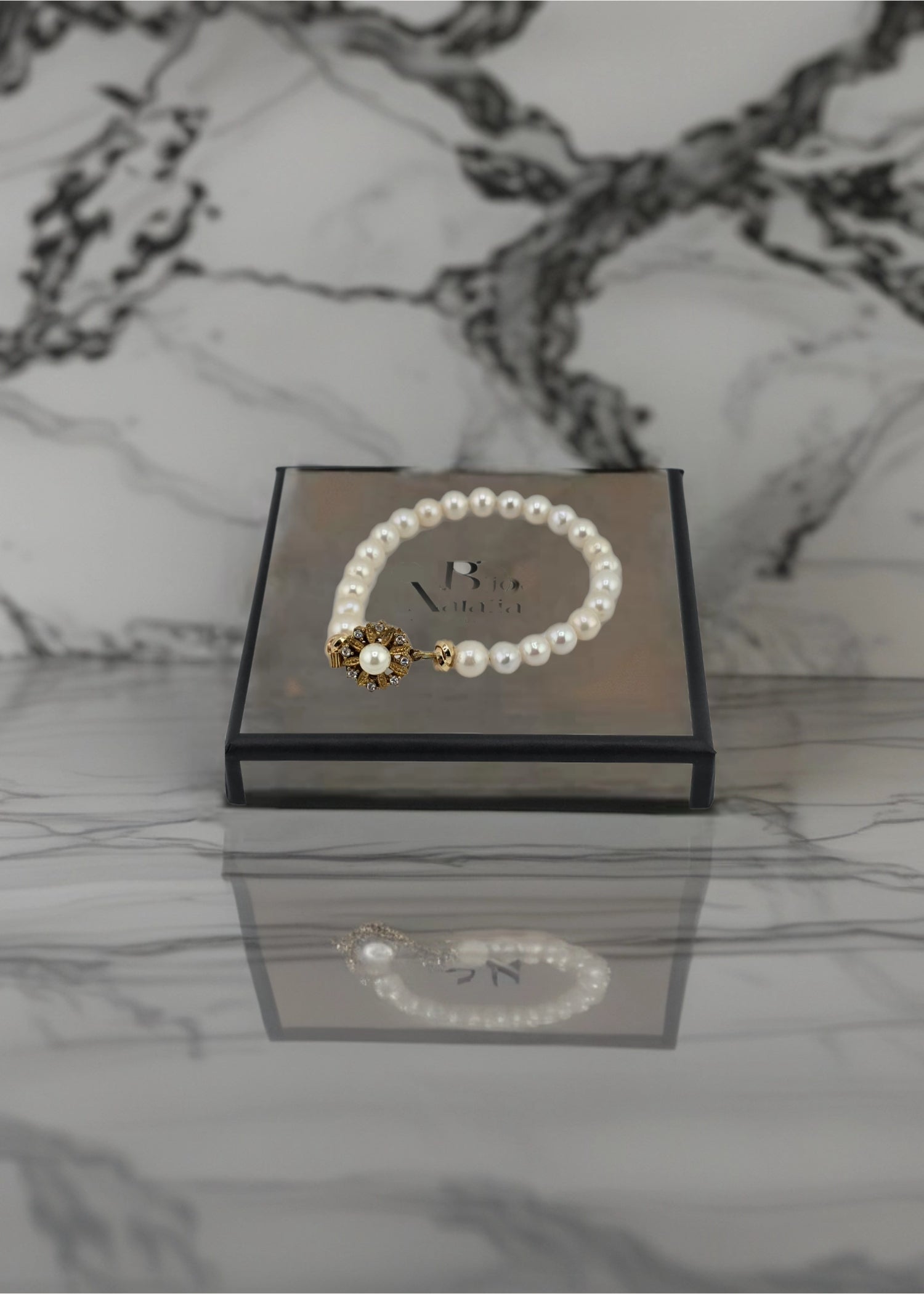 Bracelet en perles de culture et fermoir couture