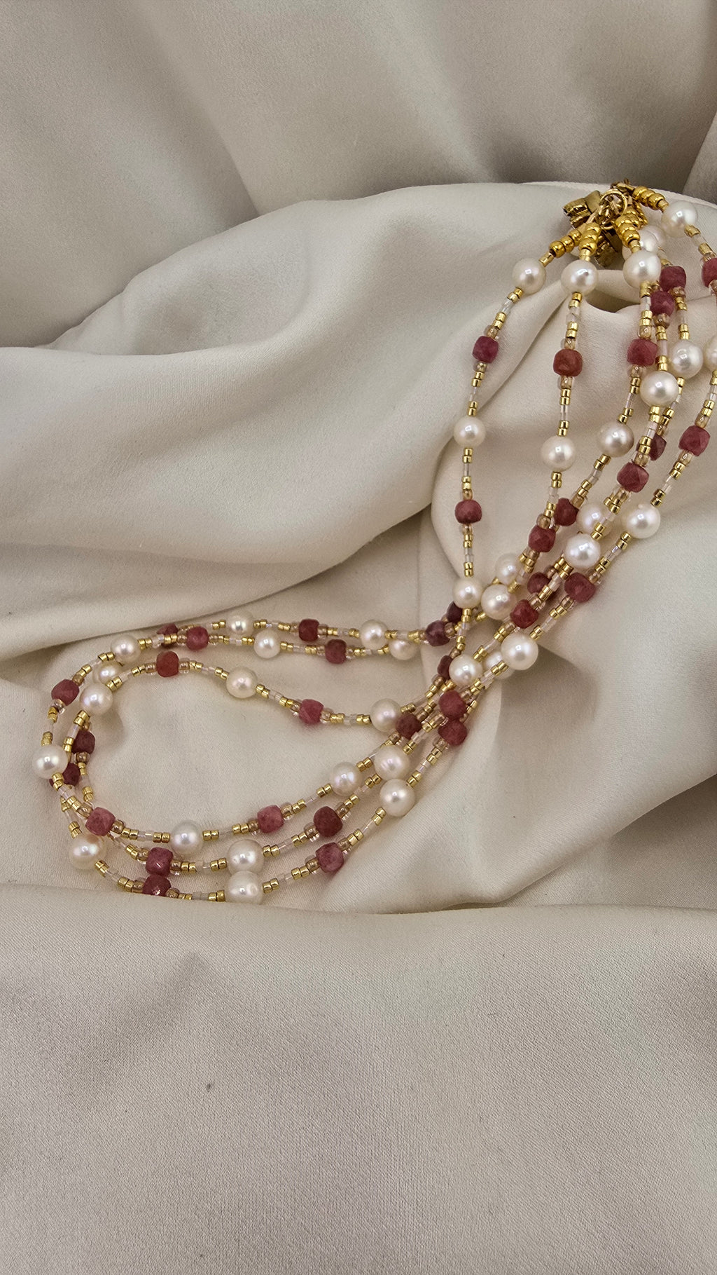 Cultured pearl and Rhodonite necklace in its case