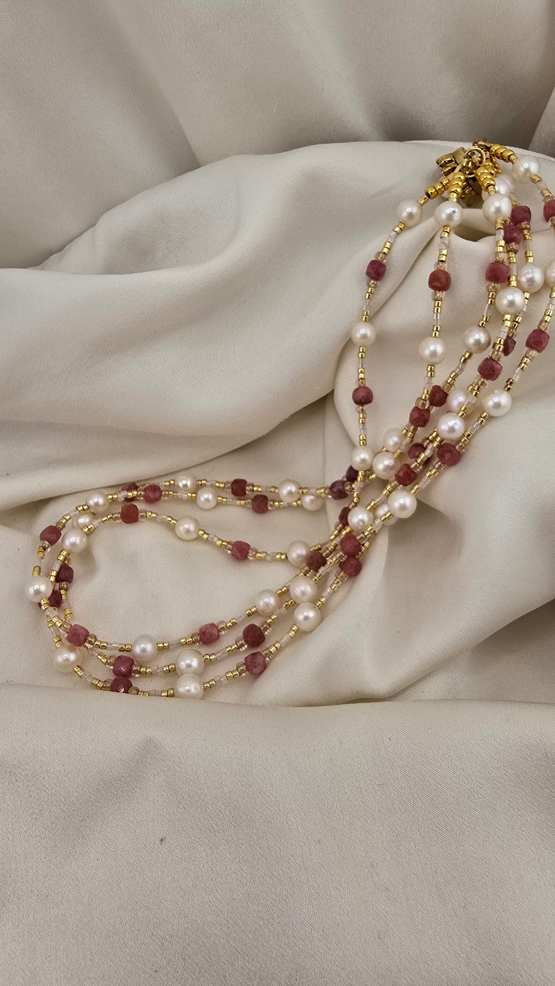 Cultured pearl and Rhodonite necklace in its case