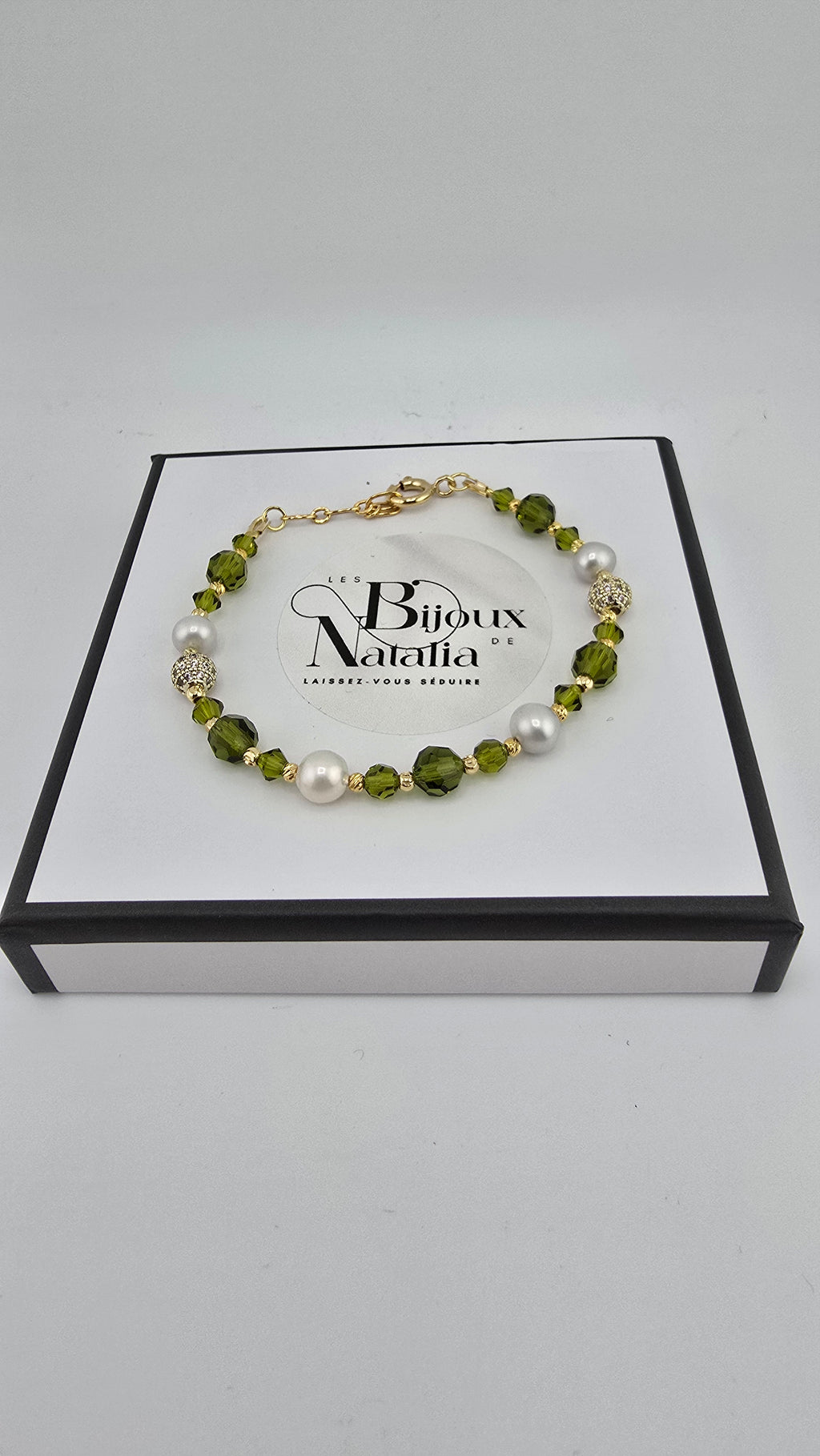 Bracelet en perles de culture et cristal vert