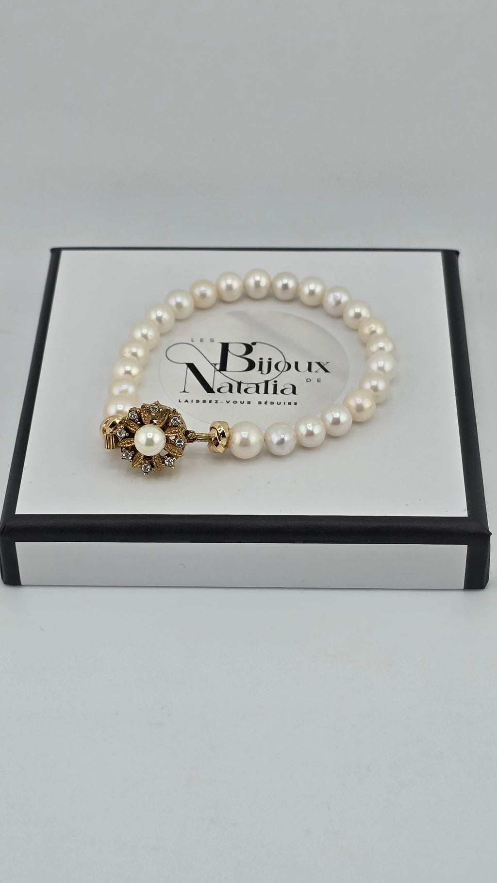 Bracelet en perles de culture et fermoir couture