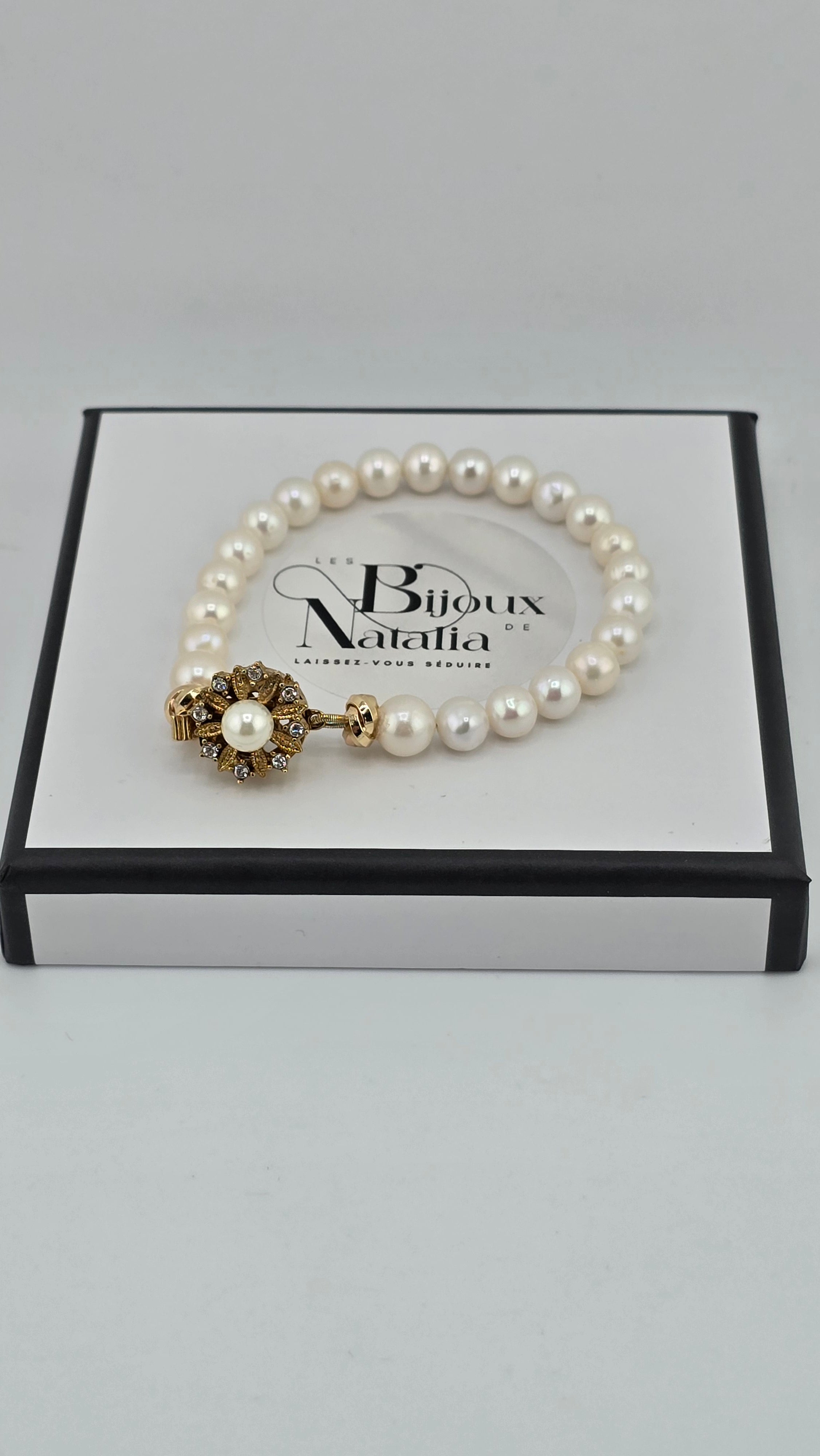 Bracelet en perles de culture et fermoir couture