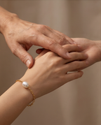 " Les mains de ma Mère "  - bracelet et perle de culture