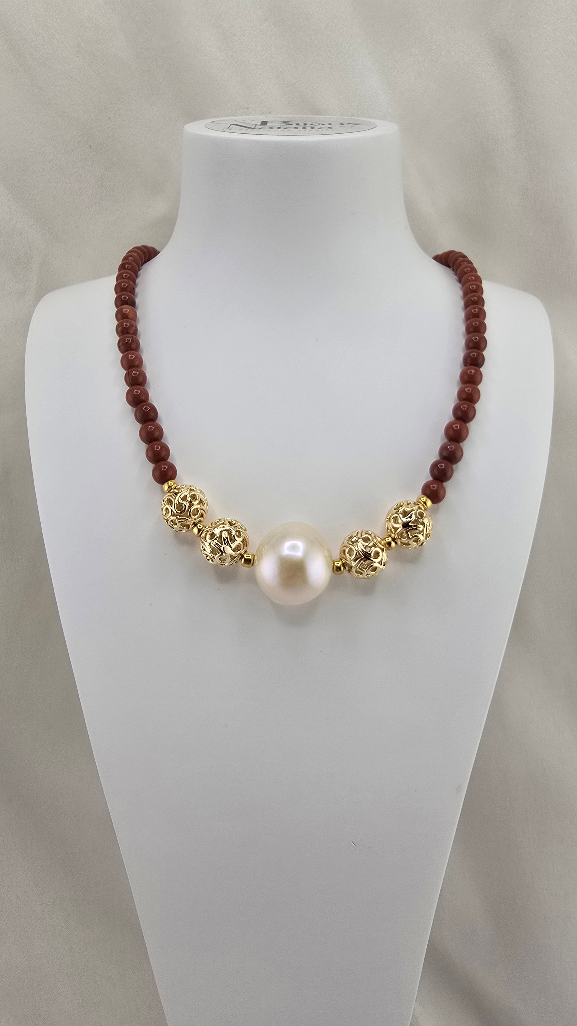 Collier en Jaspe rouge et pendentif perle de culture baroque