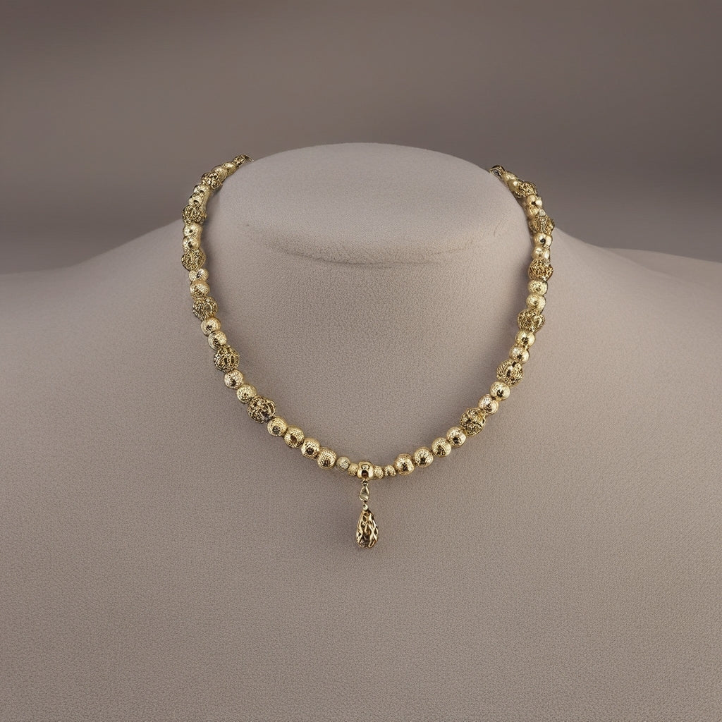 Collier en plaqué or et son pendentif