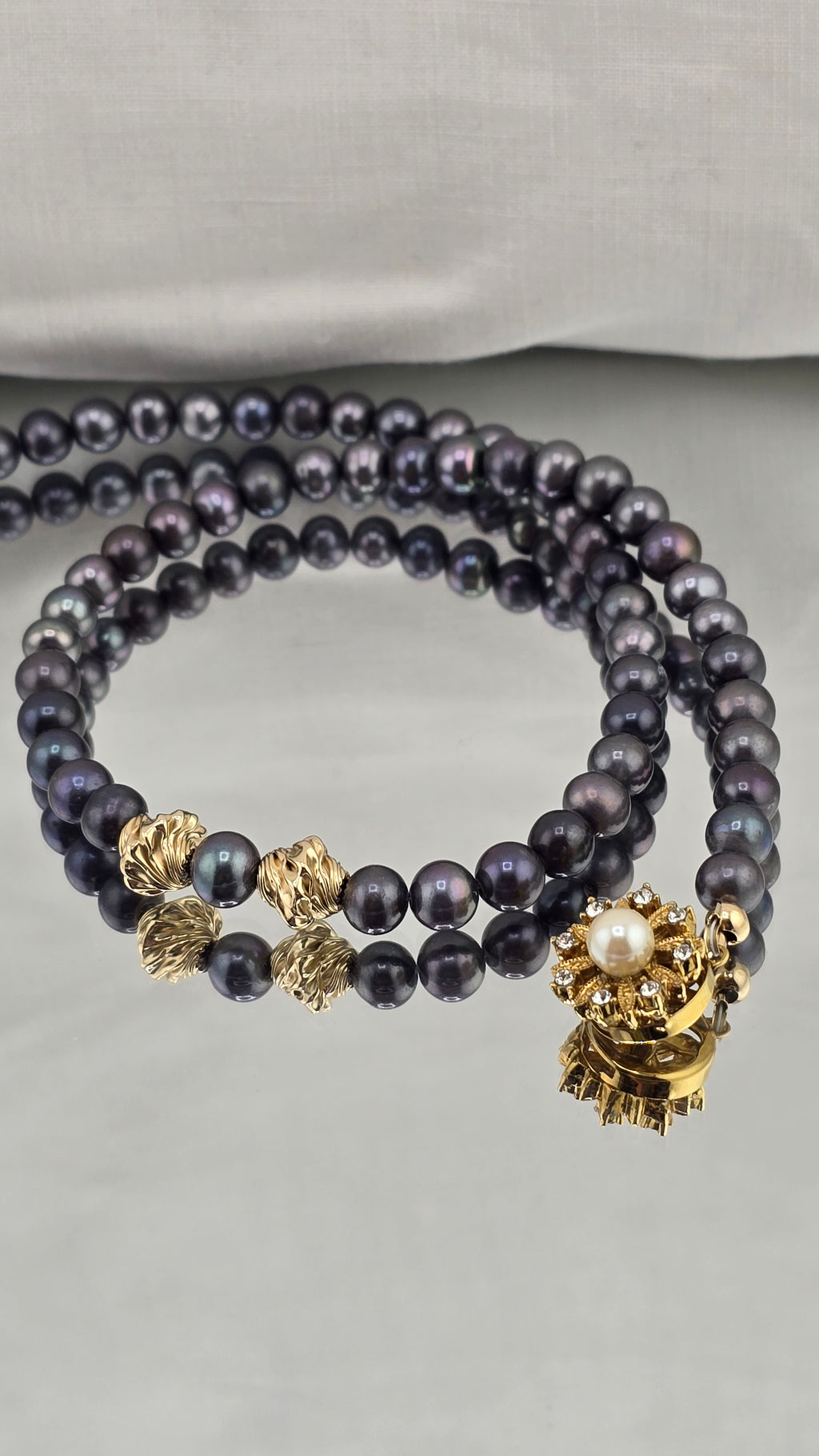 Collier en perles de culture bleu foncé et vermeil