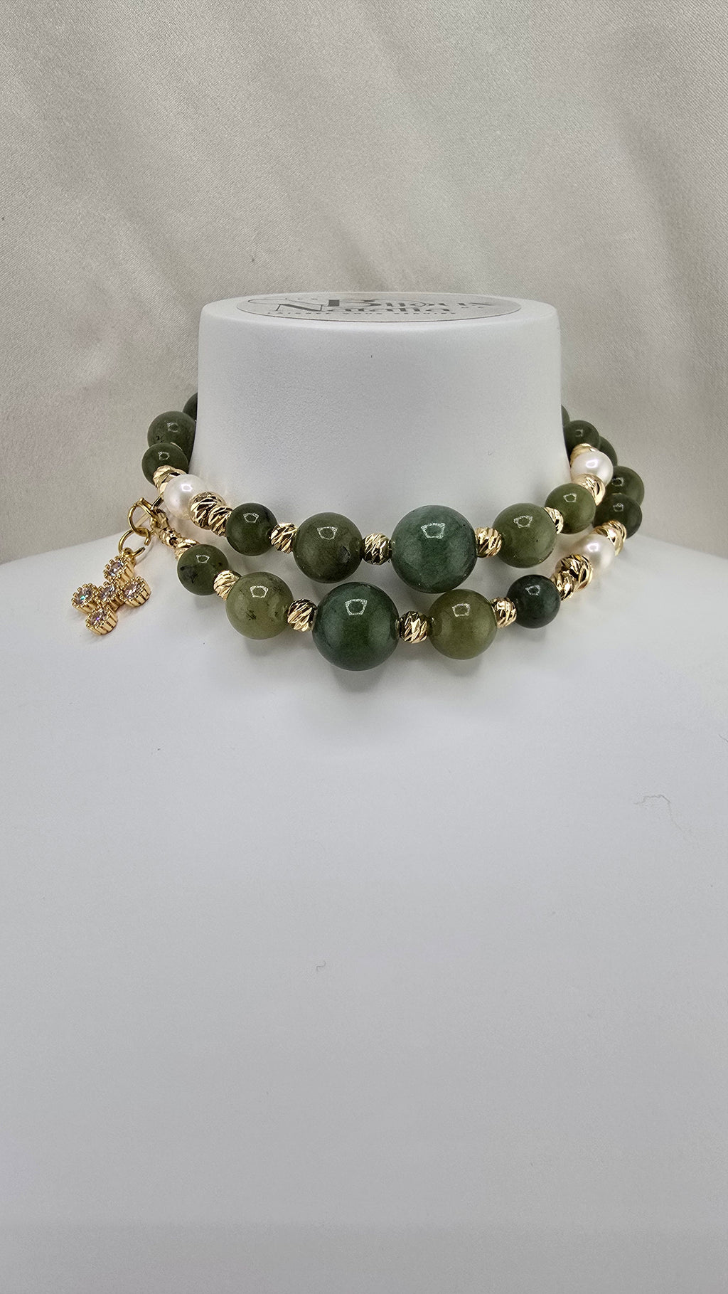 Collier en Perles de culture et Jade.
