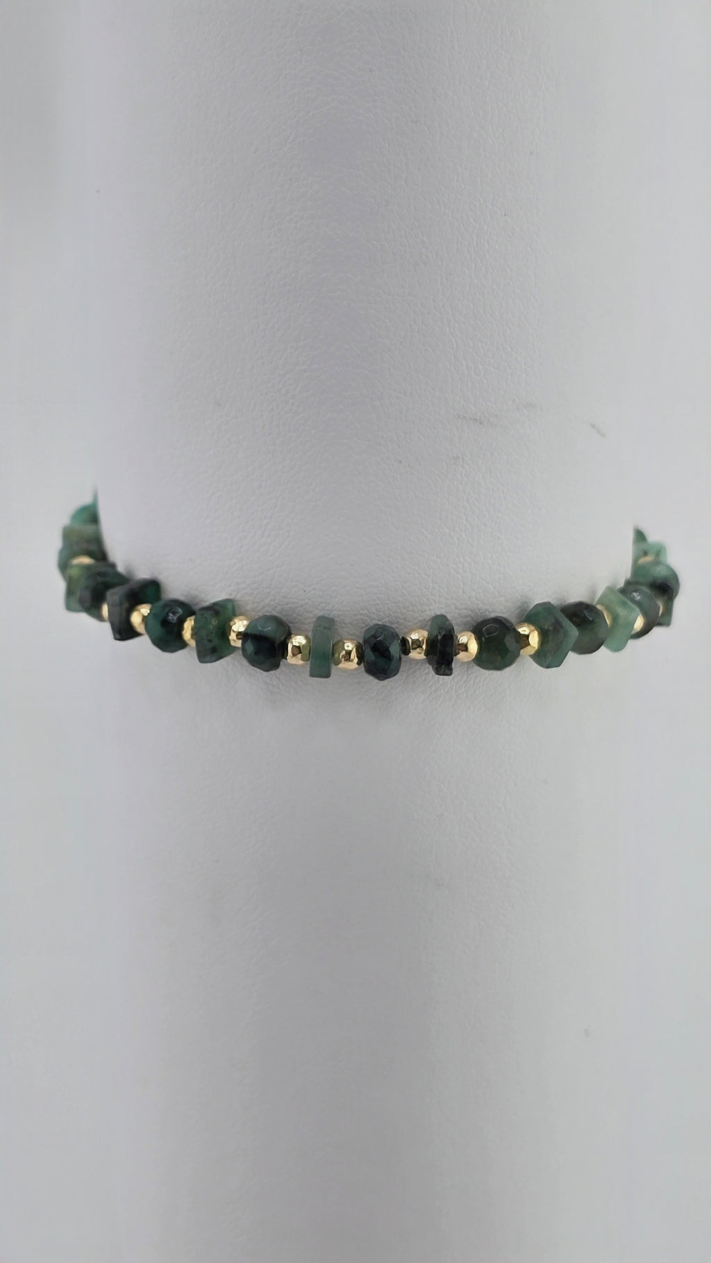 Bracelet en Emeraude et perles or rondes et lisses