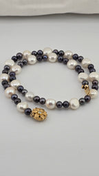 Collier en perles de culture baroque et perles de culture noires