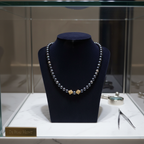 Collier en perles de culture bleu foncé et vermeil