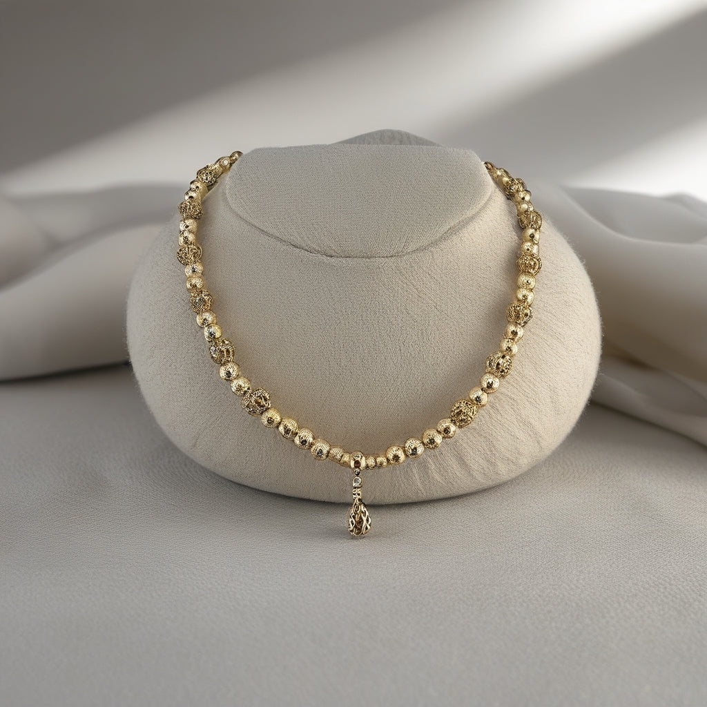 Collier en plaqué or et son pendentif