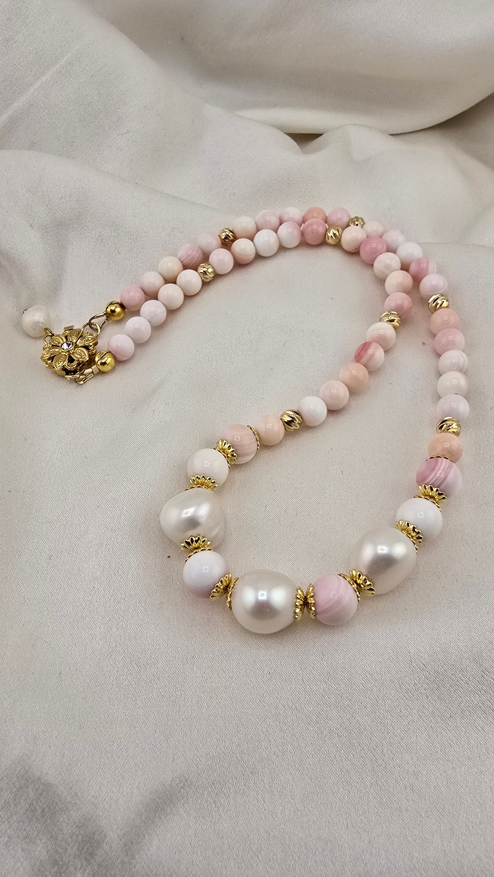 Collier de perles de culture et perles de Lambi