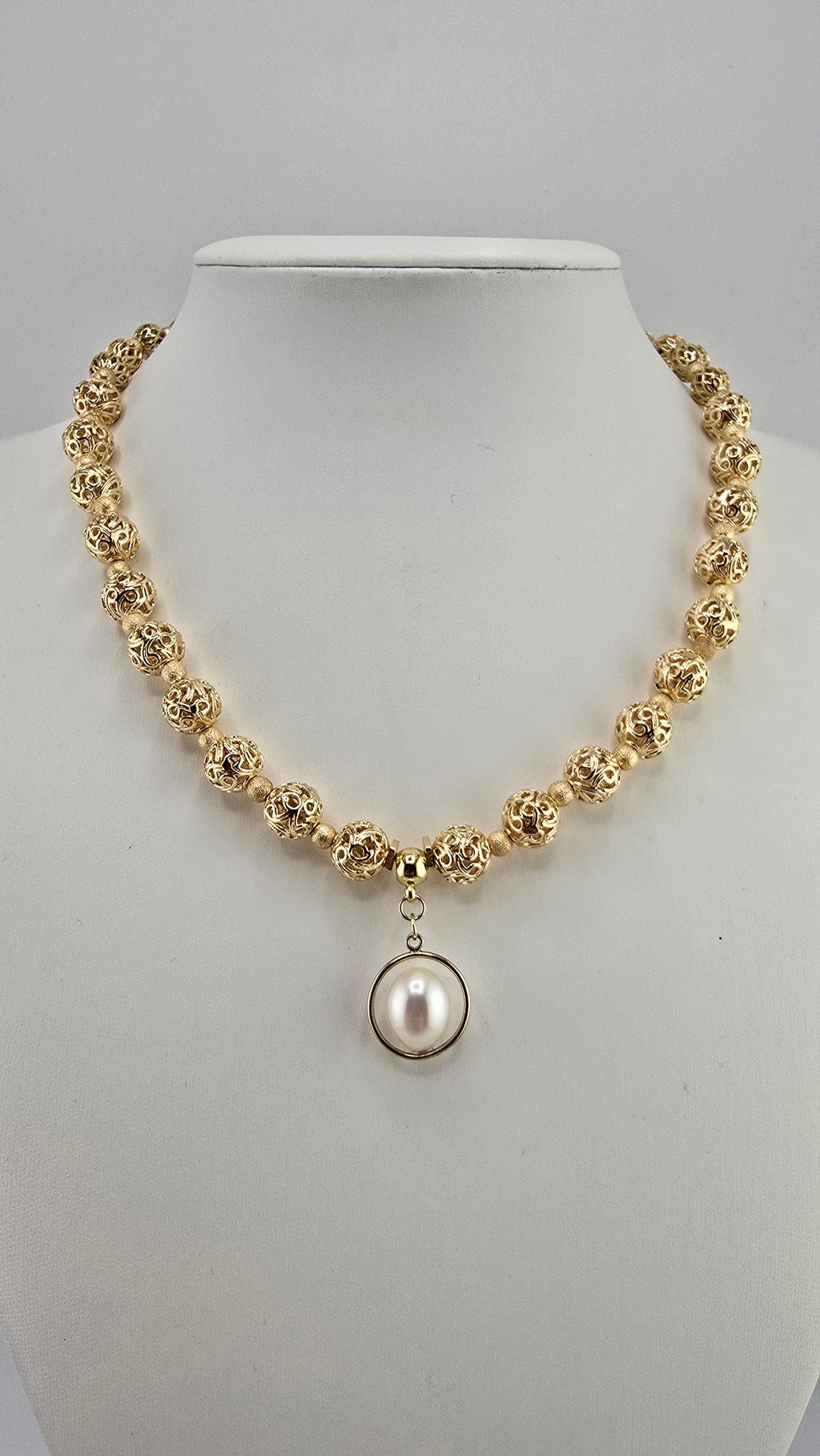 Collier en plaqué or et sa perle de culture en pendentif