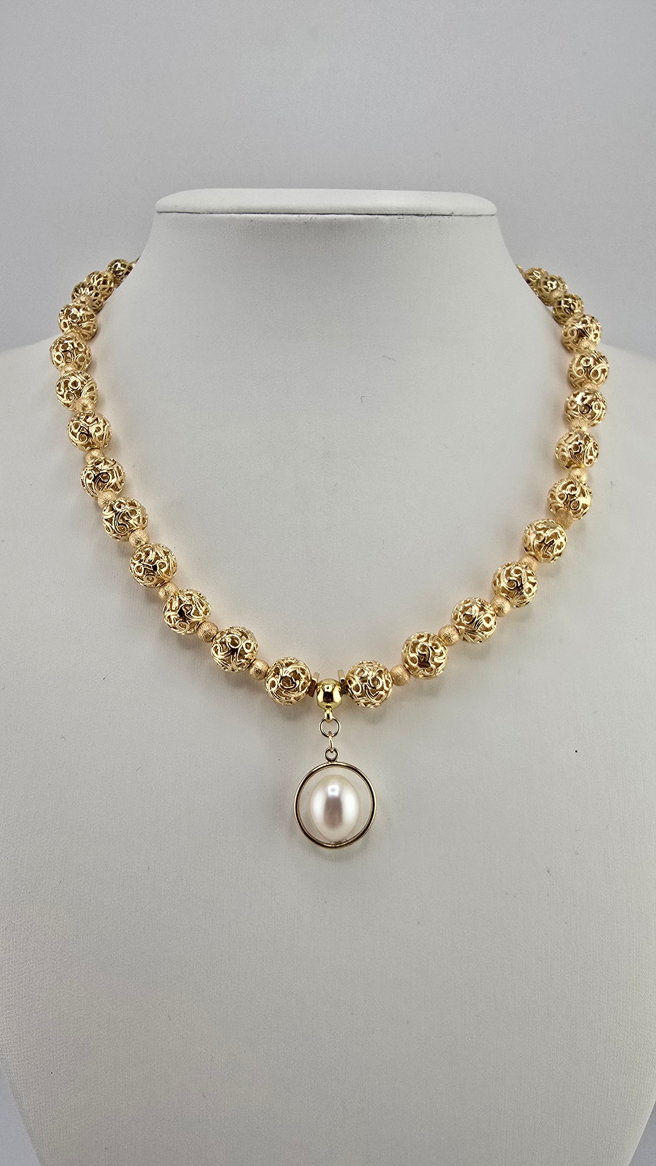 Collier en plaqué or et sa perle de culture en pendentif