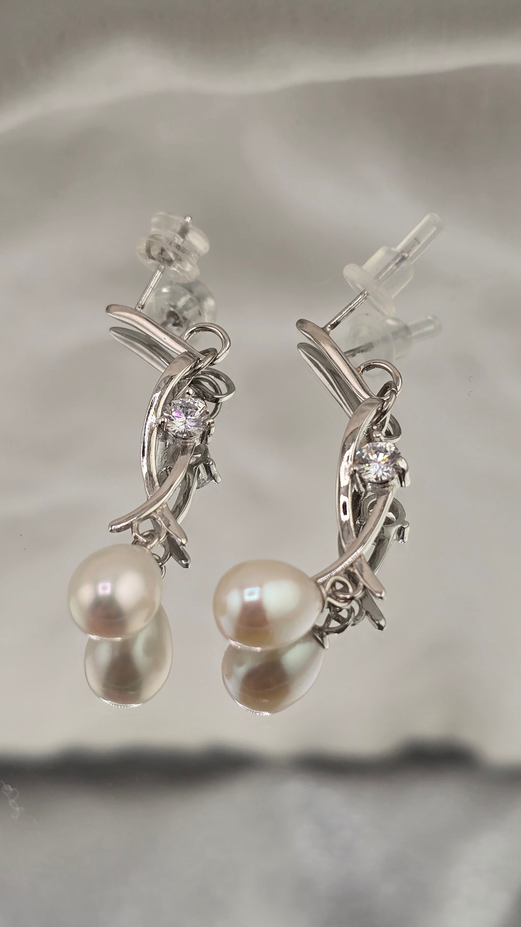 Boucles d oreilles en perles de culture blanche et olive