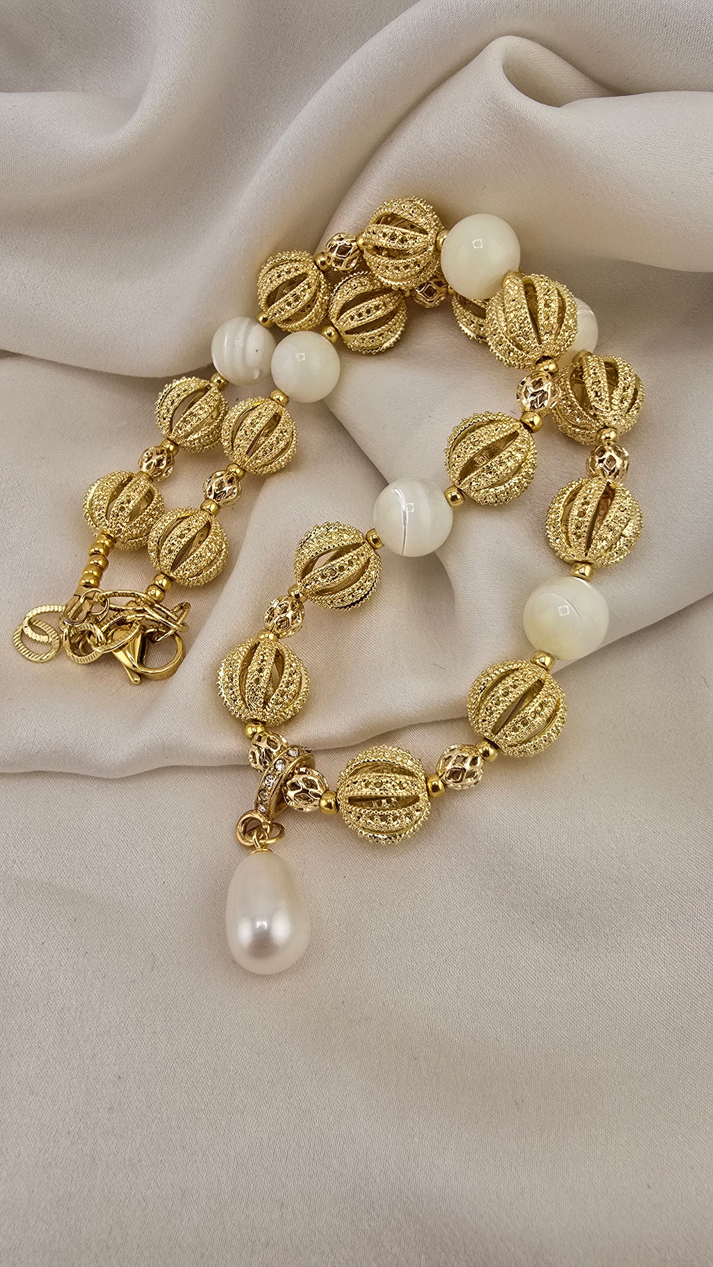 Collier en Nacre et pendentif en perle de culture